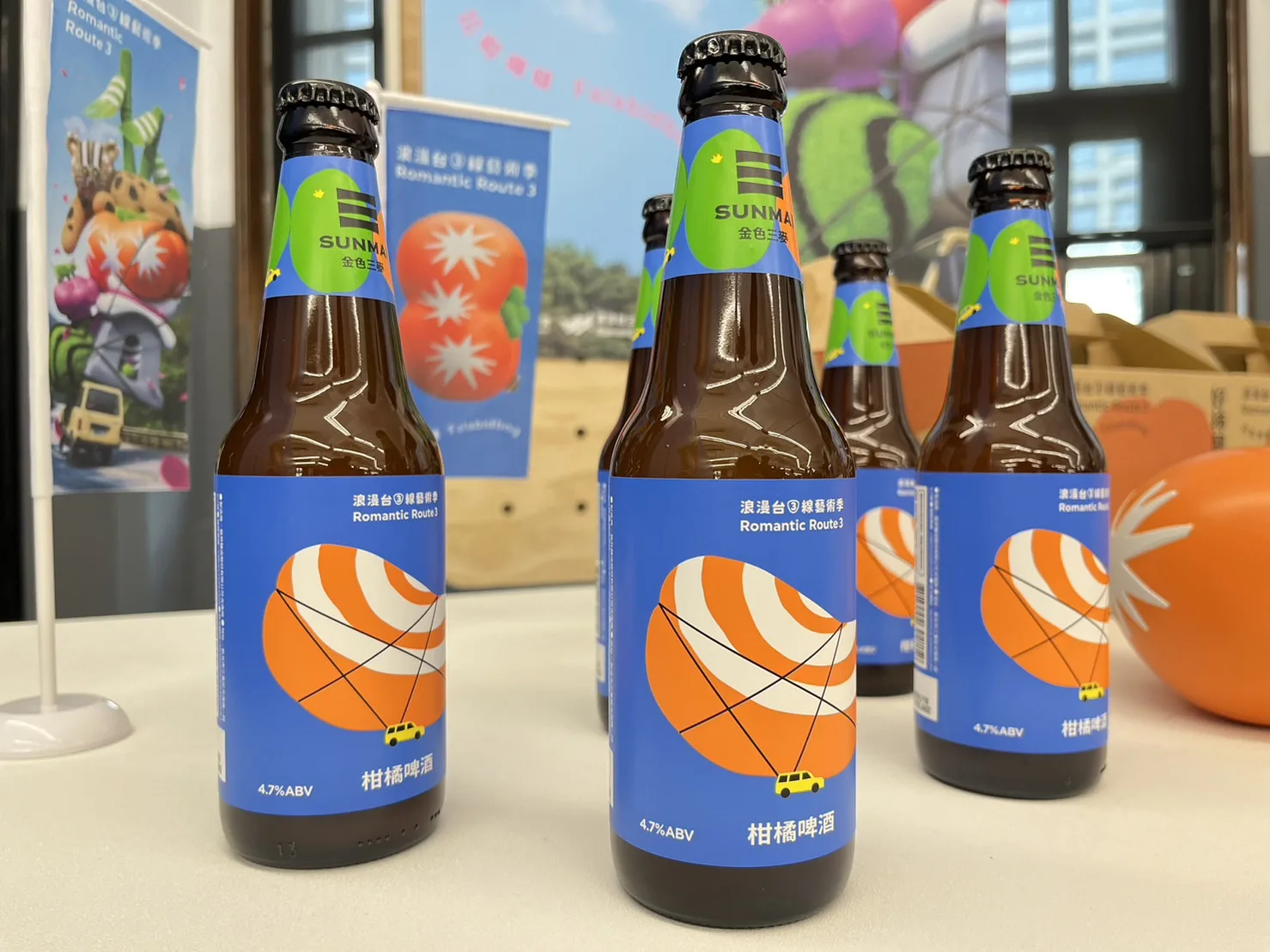 浪漫台三線柑橘啤酒，是將酸桔、桶柑的果皮、 果汁、果肉全都釀造為啤酒，並以蜂蜜取代糖，才得以釀造出香氣撲鼻的絕佳口感啤酒！蘇佑昇攝