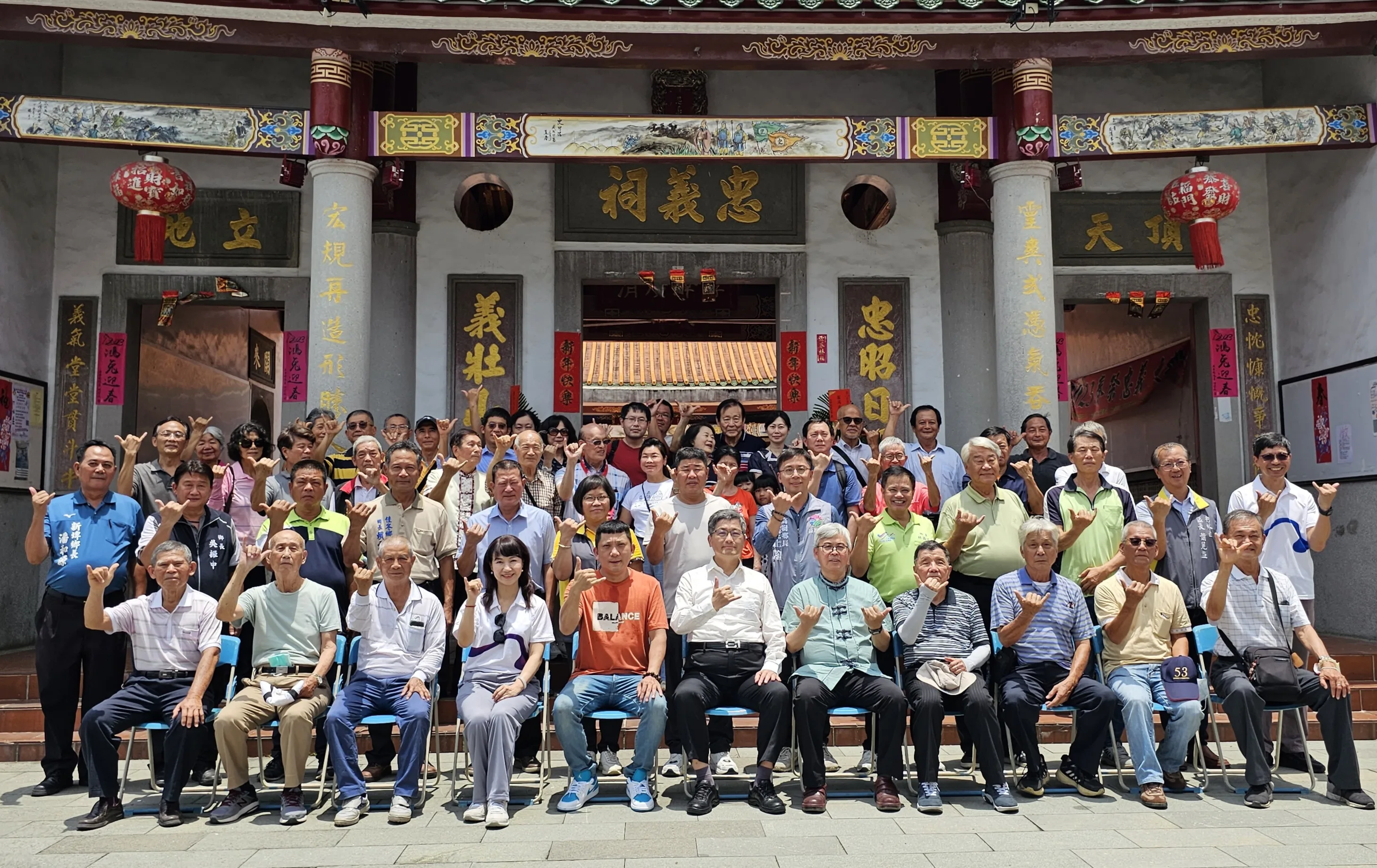 客委會主委楊長鎮與高屏縣市12鄉區及六堆大總理後代，共同在忠義祠祭祀六堆先祖。客委會提供