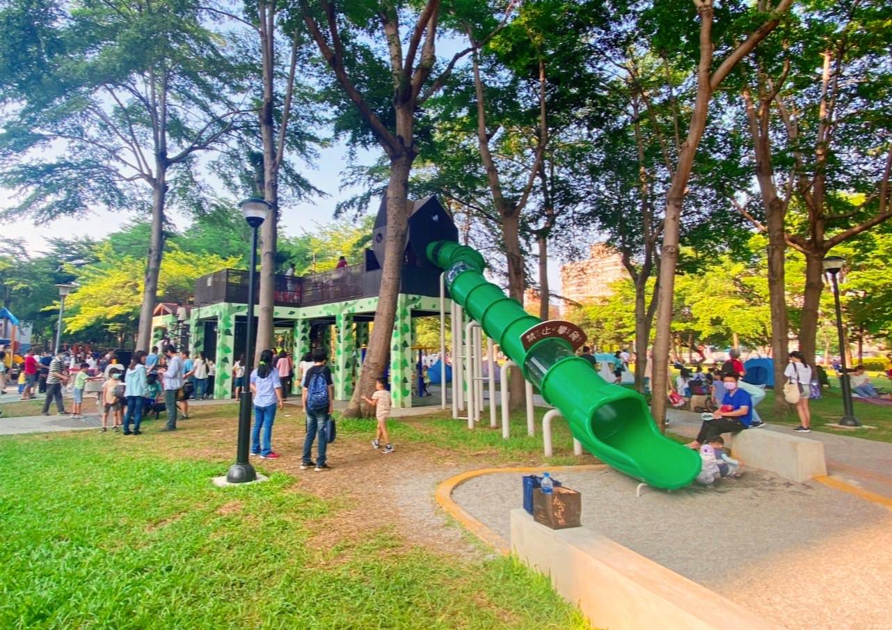 豐富公園樹屋遊戲場更是大受好評-每逢傍晚及假日都有許多大、小朋友排隊等著遊玩。台中市政府提供