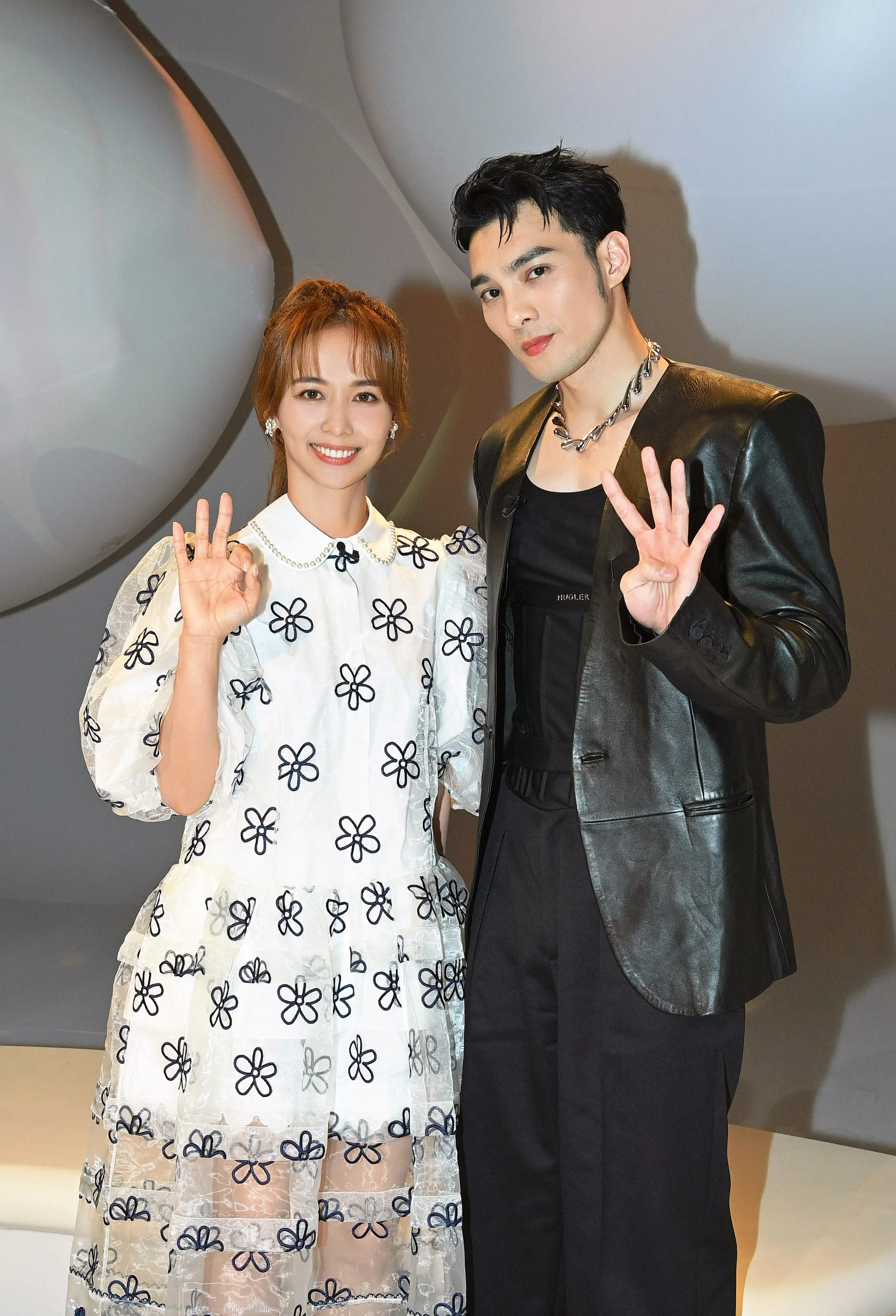 陳明珠、黃偉晉攜手主持今年的金曲星光紅毯。台視提供