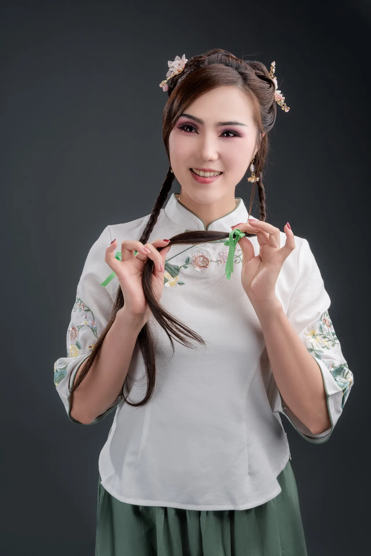 《桐花樹下》劇中角色「桐妹」形象照。景勝劇團提供