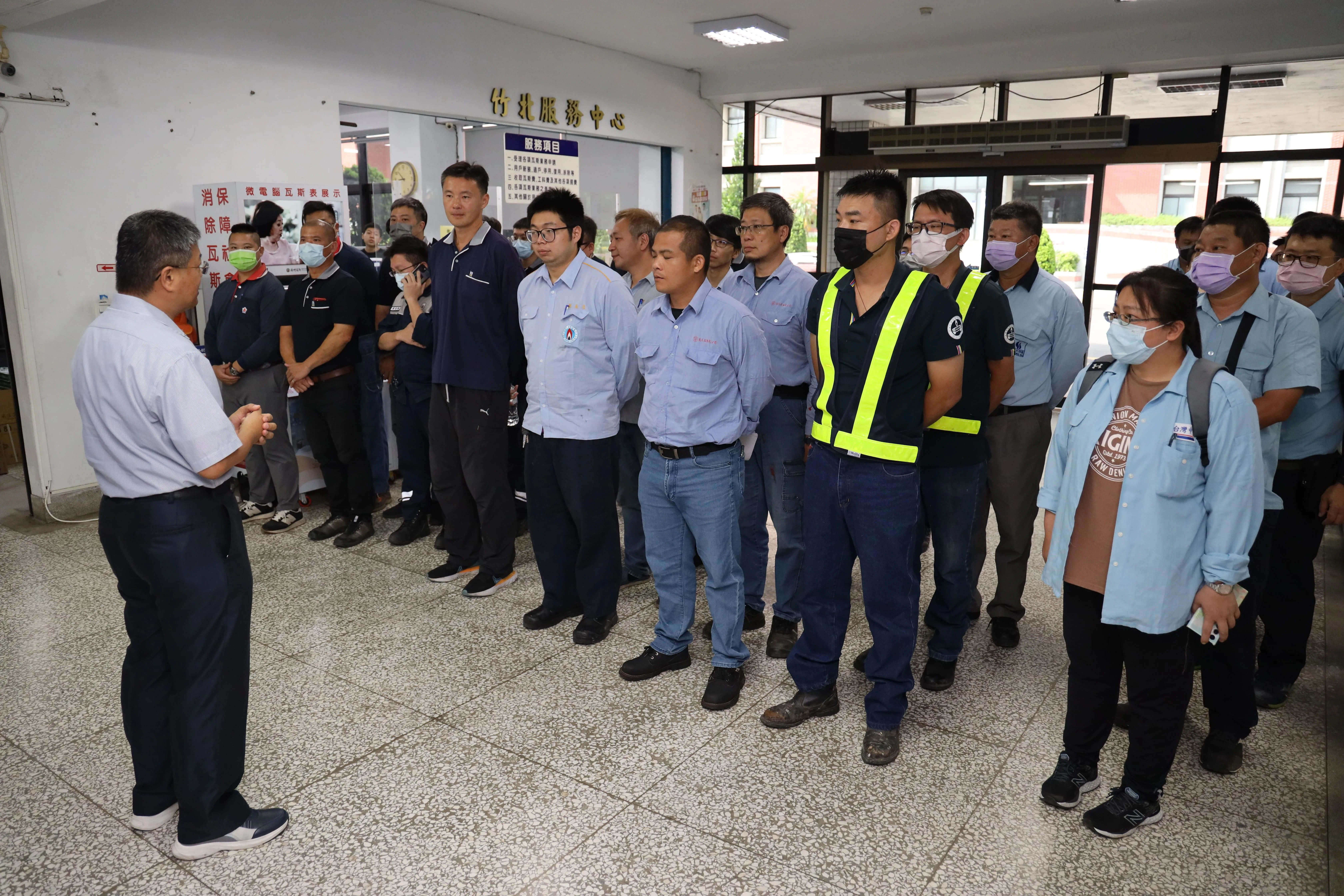 新竹瓦斯公司也透過中華民國公用瓦斯事業協會協調，今由9家瓦斯公司同業支援40名人力與機具，分派至各社區全面性檢測天然氣管線設備。新竹縣政府提供