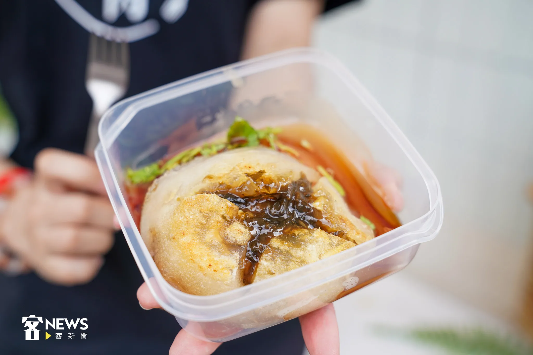 善良肉圓主推客家梅干肉圓，是老闆娘腦海中的客家梅干，跟素肉圓非常搭。宋佩遙攝。