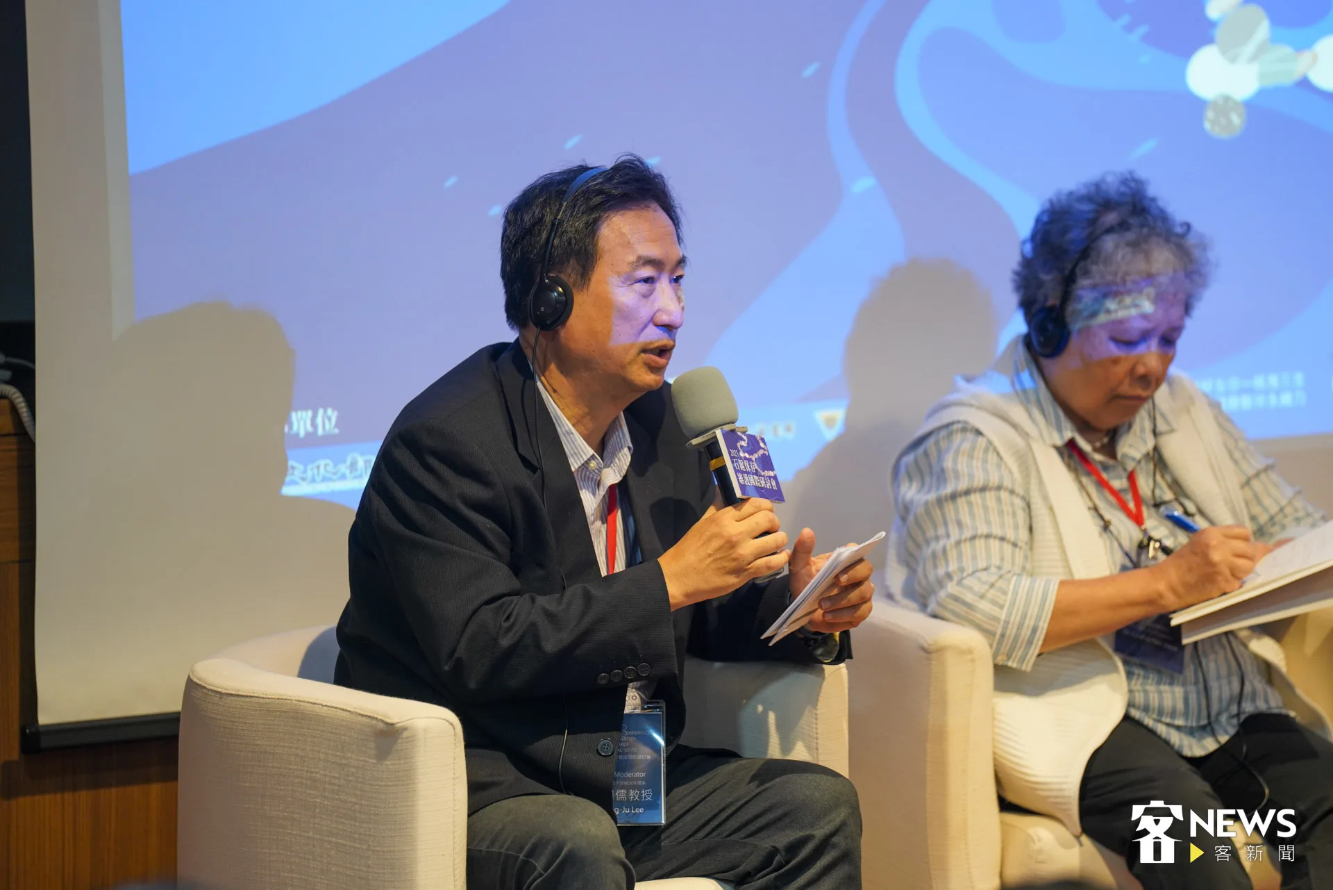 李明儒教授為議程討論主持人，也提出自身對於石滬保存觀點。范修語攝