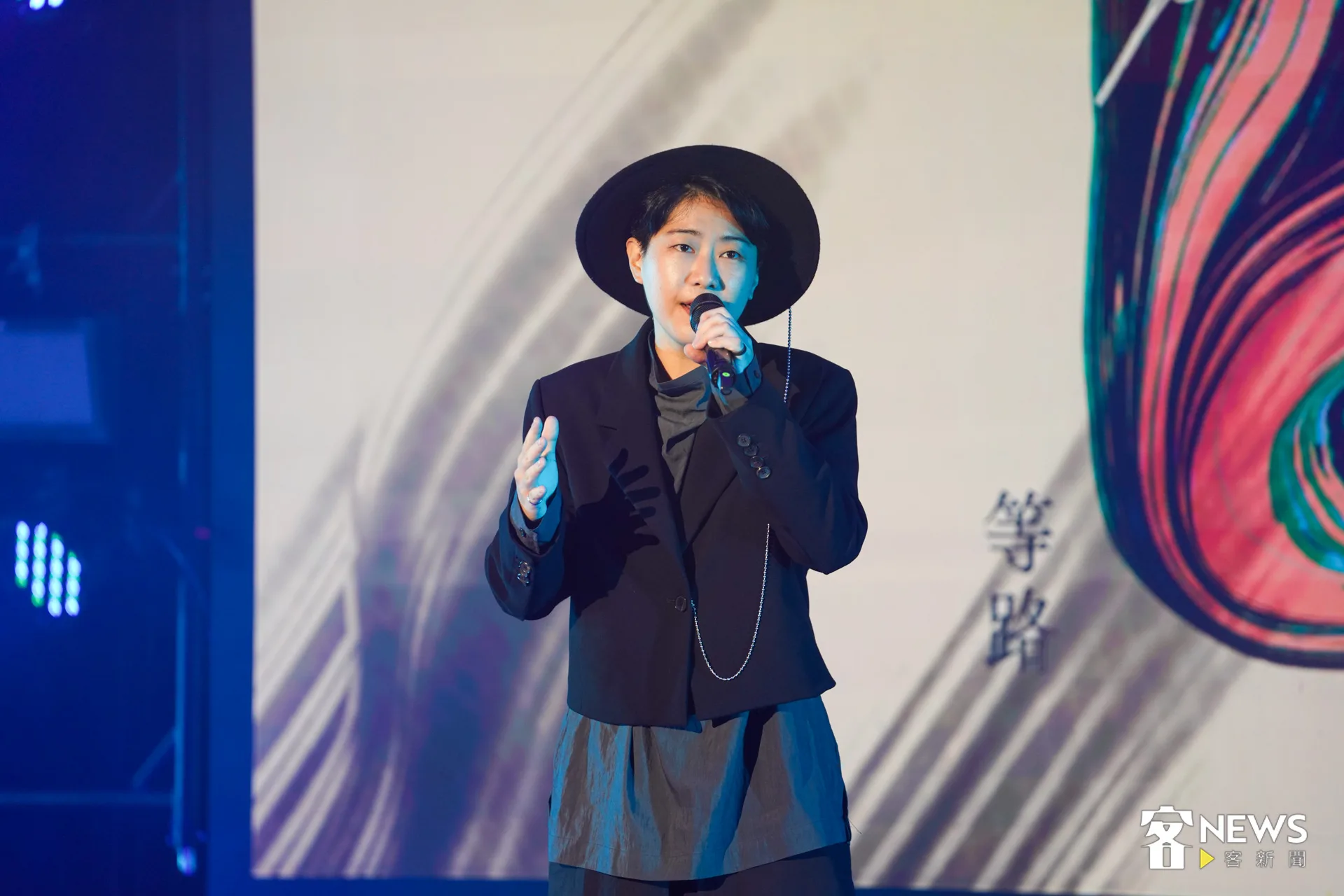 邱舒於客家音樂金曲交流會演出。范修語攝