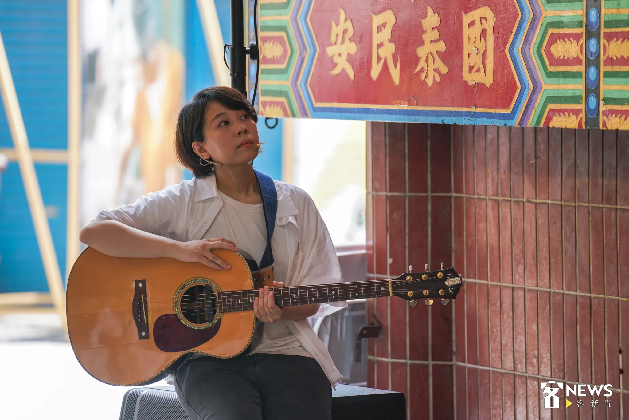 創作歌手菜兒，為本次演出寫了主題歌曲，將長輩對兒孫的思念絲絲入扣於歌聲之中。李台源攝