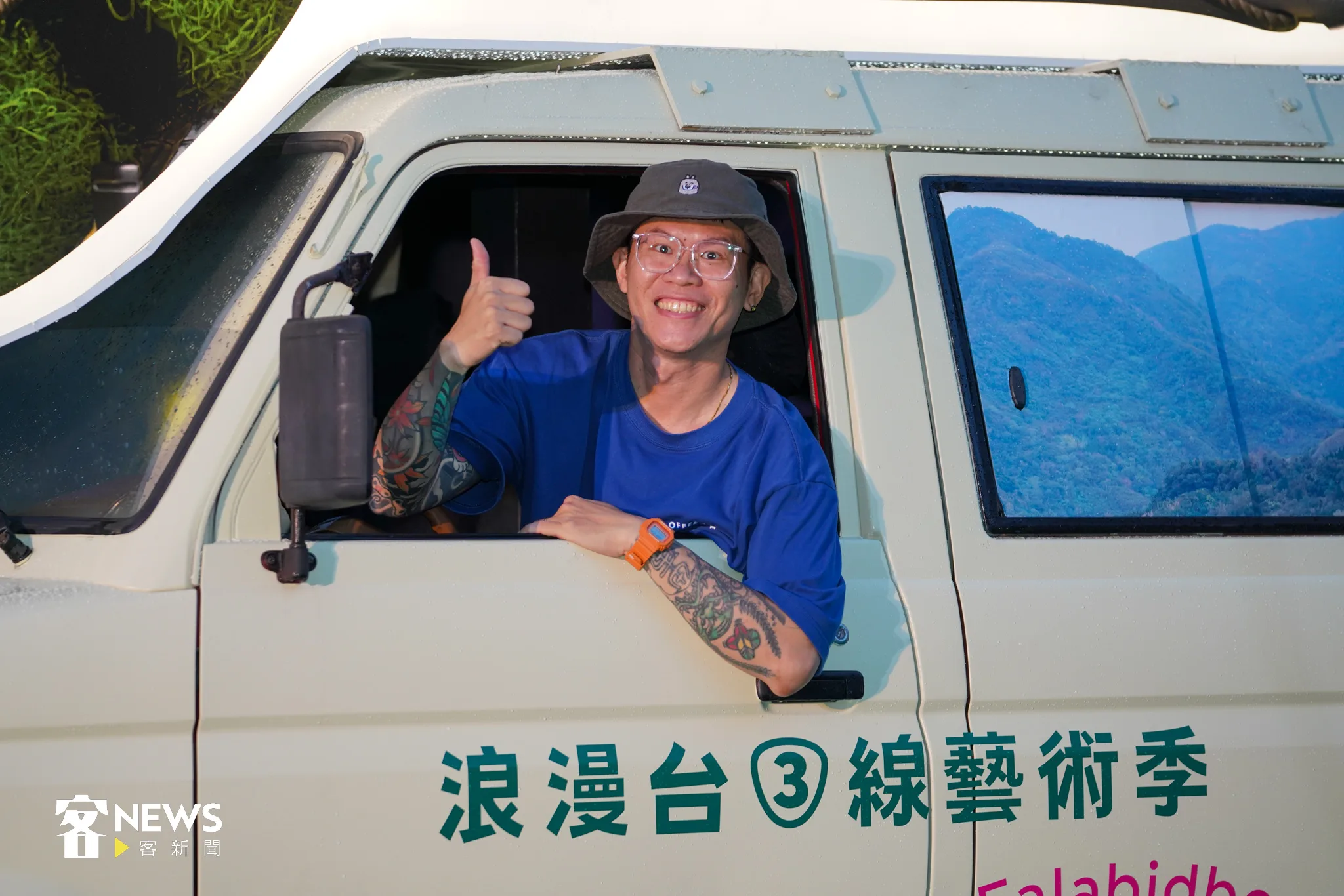 在藝術季形象宣傳影片與北埔八音團合奏的PUZZLE MAN也現身華山，坐進3層樓高的主視覺大型裝置。宋佩遙攝