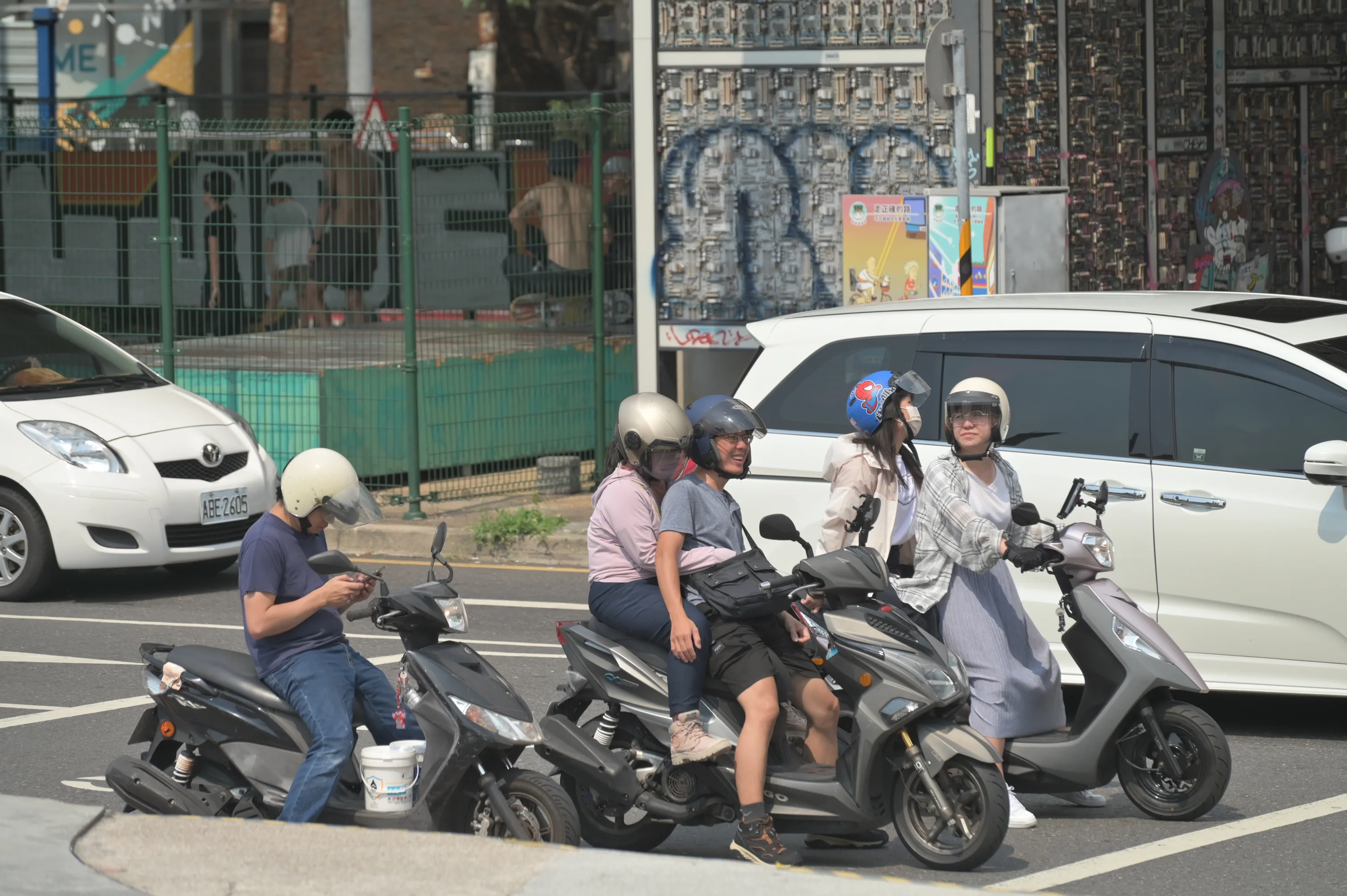 機車駕訓見成效，中央、地方方紛紛推出補助。圖為台北市騎機車民眾。資料照。洪俊傑攝