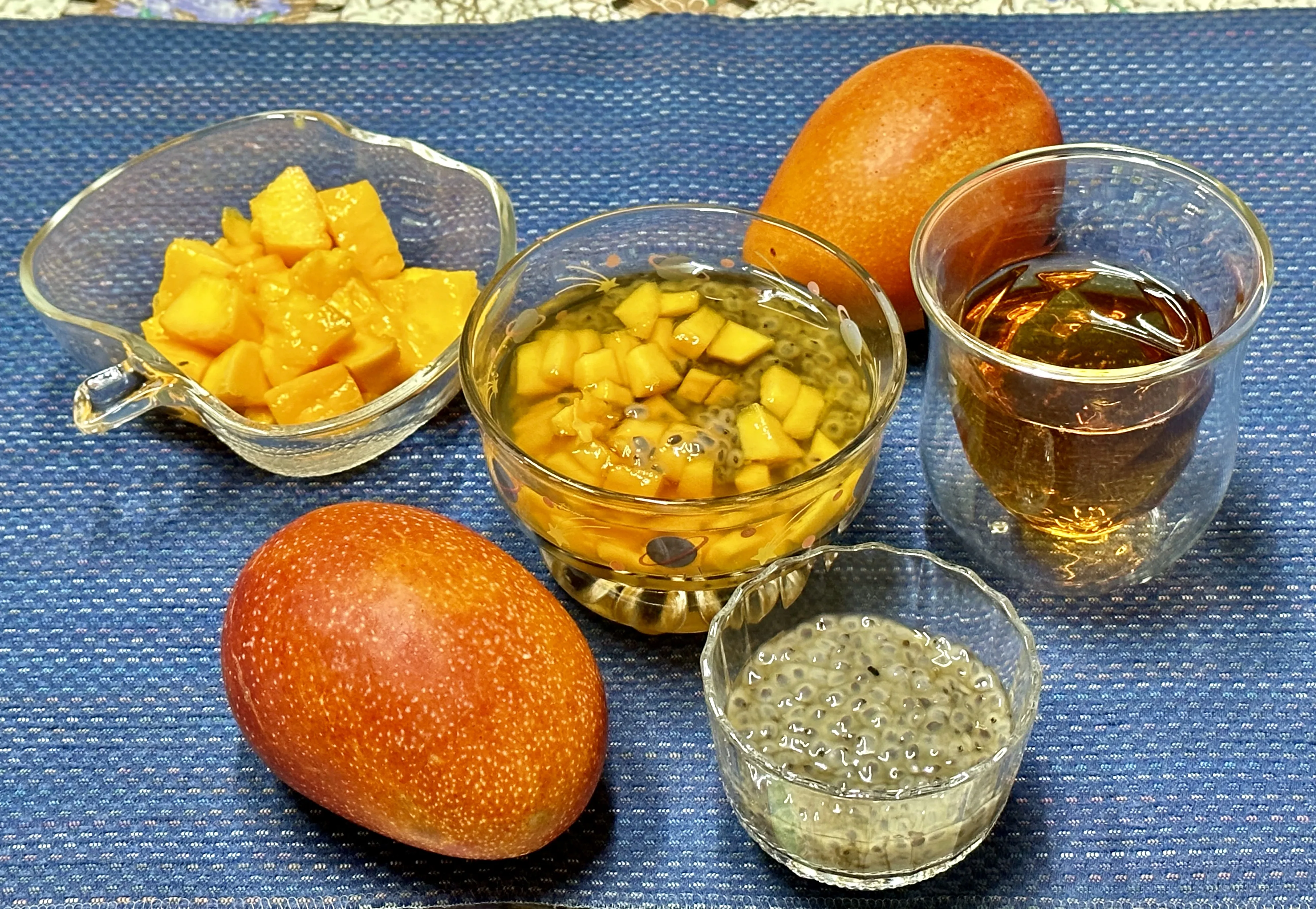 檨風茶露的食材只需要愛文芒果、膨風茶、山粉圓,愛文重在節令旬味,膨風茶指在工藝與茶藝的品味,山粉圓有健康價值,表現夏季風土飲食的精華。蕭秀琴提供
