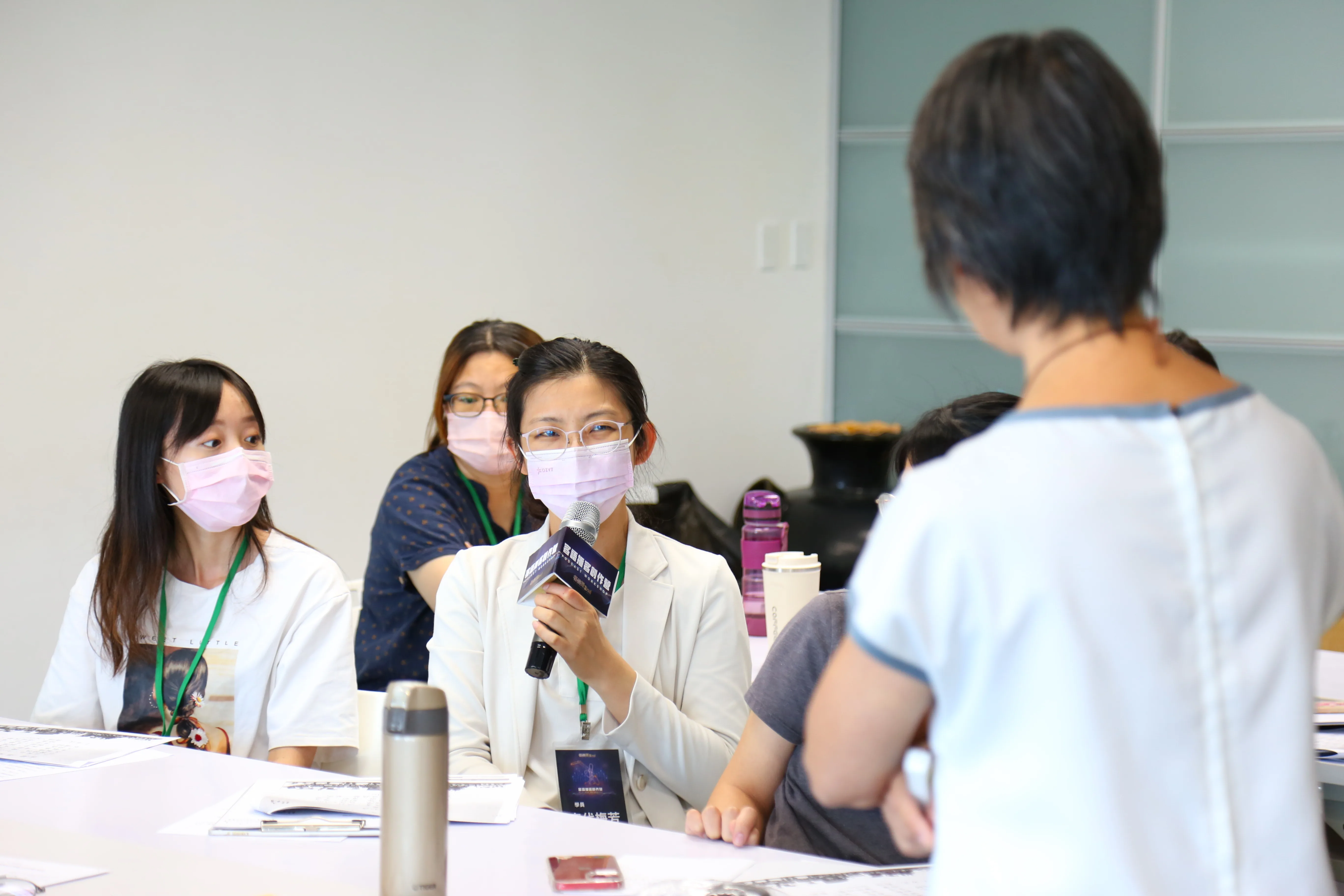 客播營高雄場吸引15至65歲的朋友前來學習製作Podcase的技巧。客新聞攝
