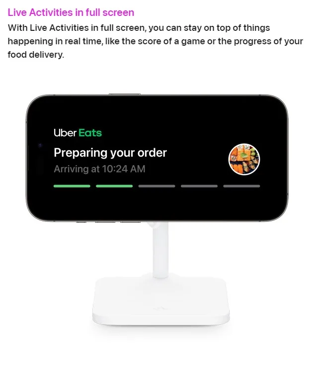 iOS 17新增「待機模式」，當iPhone充電時可用全螢幕一覽資訊，如同床頭時鐘或電子相框。翻攝Apple官網