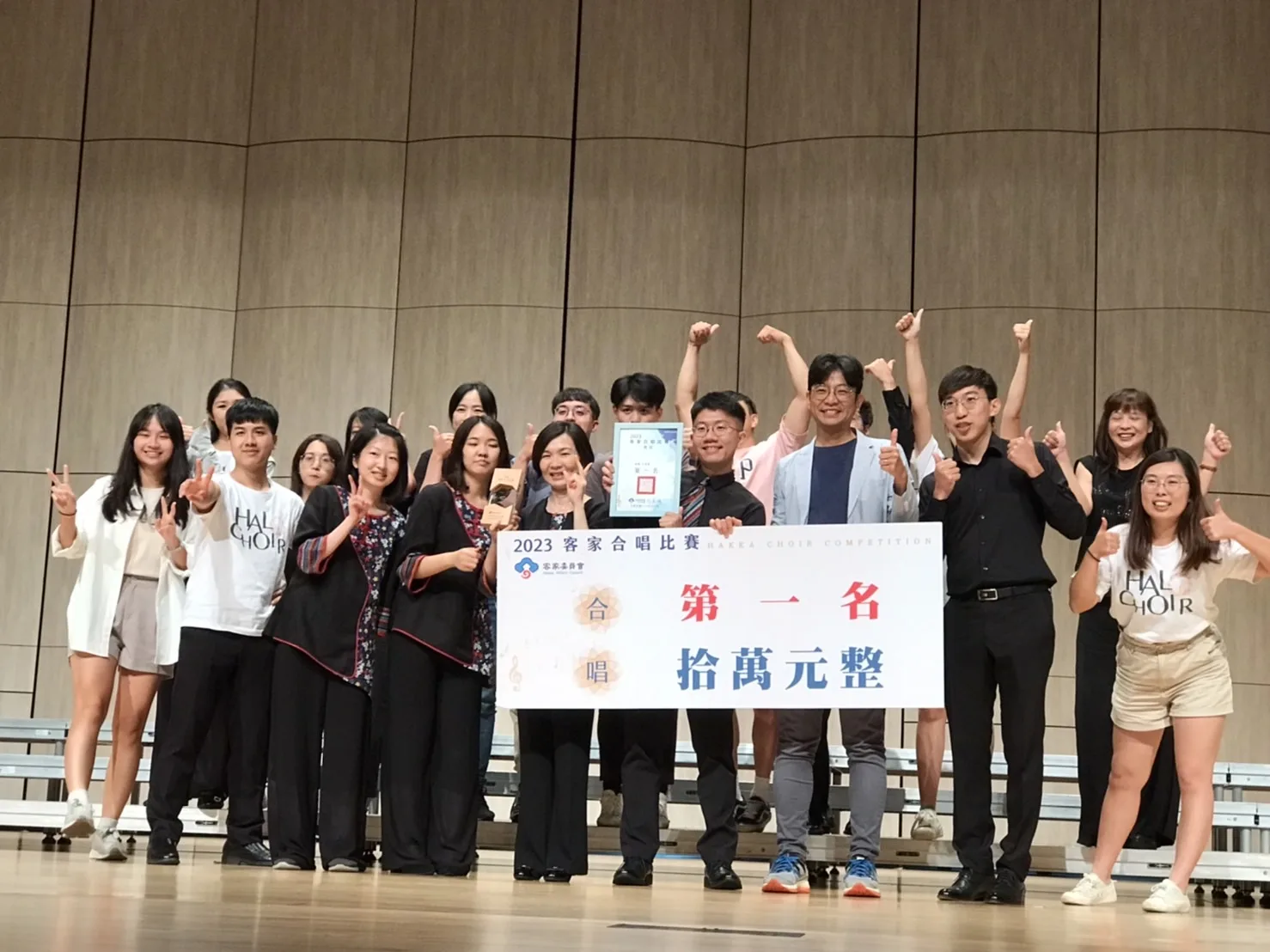 合唱類社會組第一名「微光合唱團」。客委會提供
