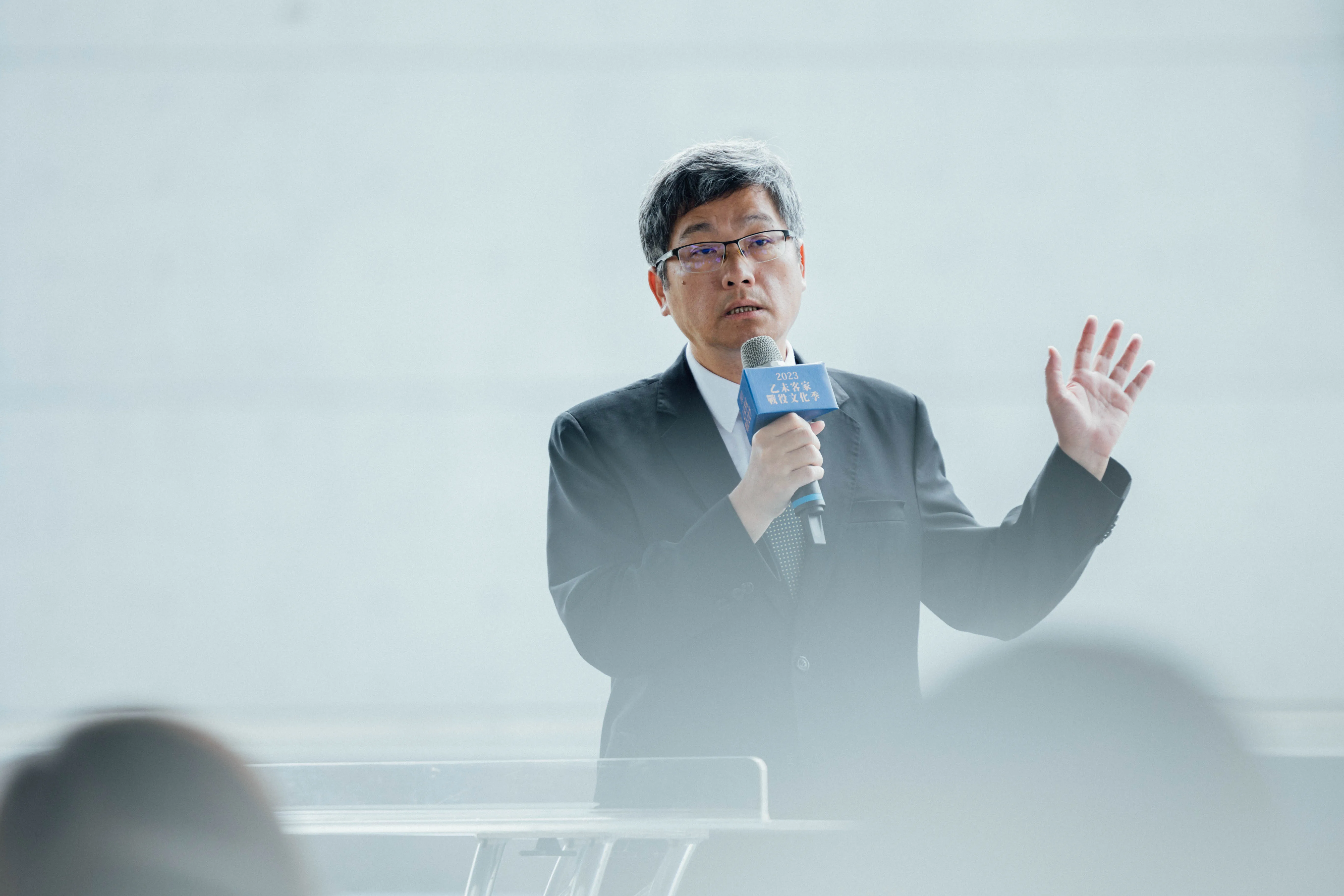 客委會主委楊長鎮於紀念活動致詞。客委會提供