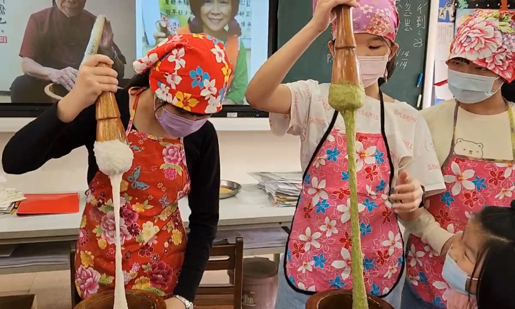 看麼儕个粢粑牽絲牽最長?李秀鳳提供