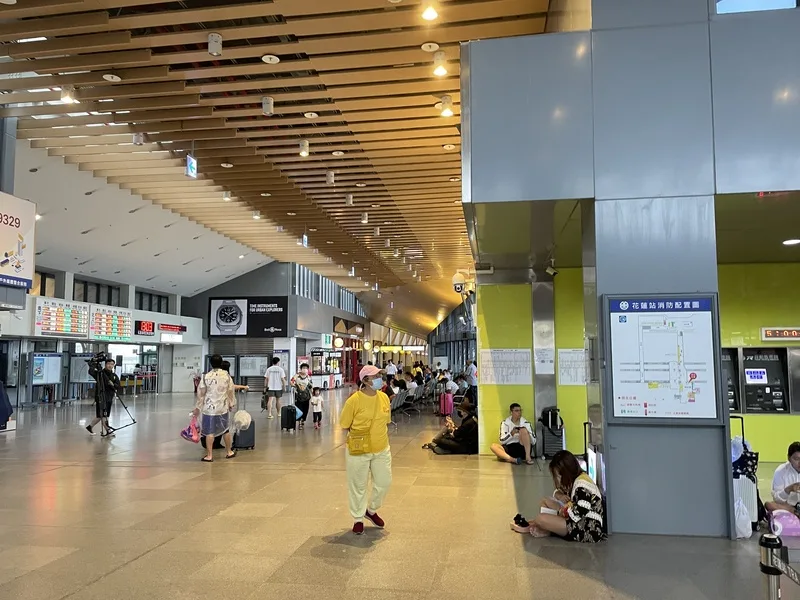 台鐵、國道客運停駛　花蓮上萬遊客受影響
