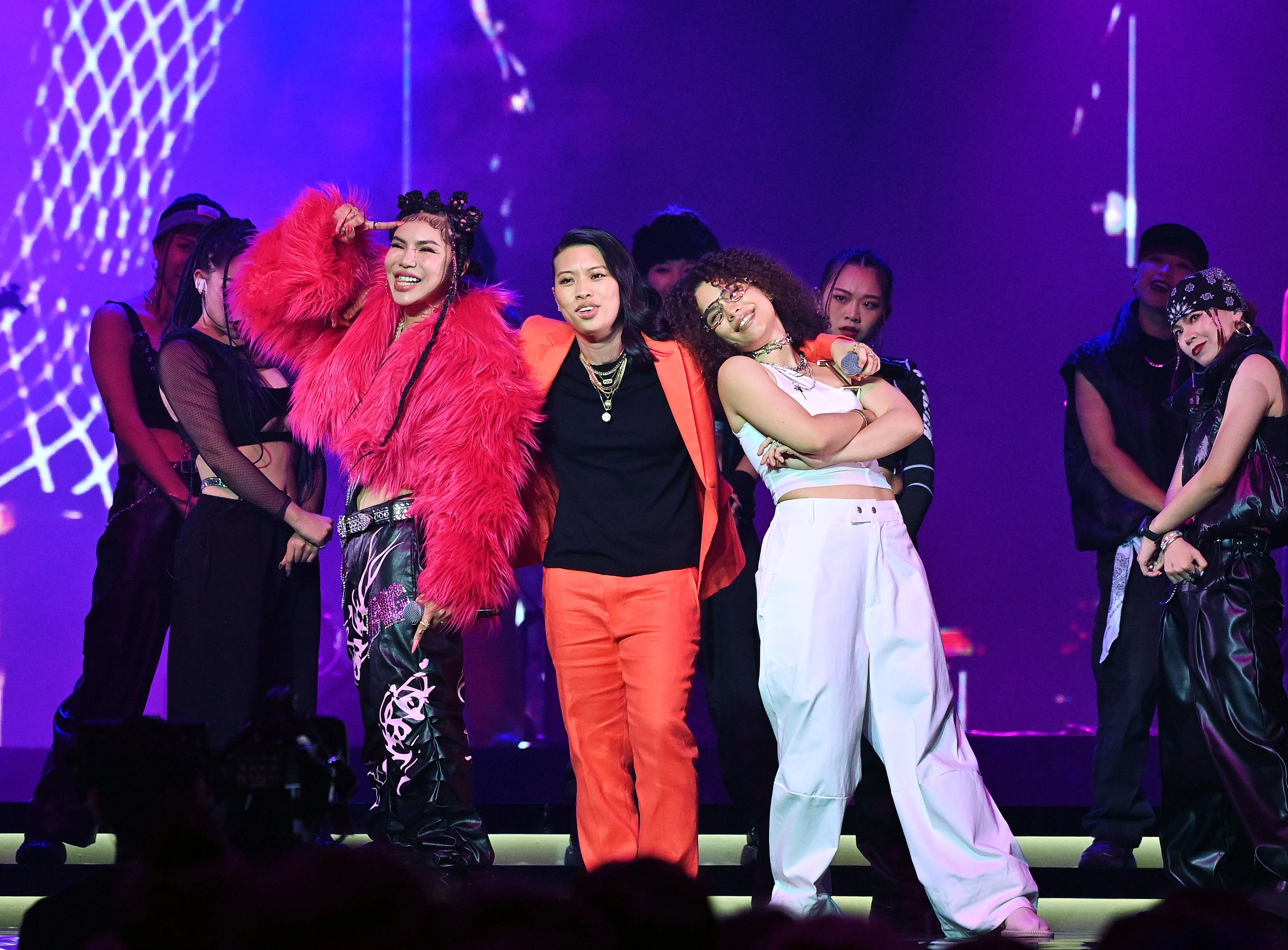 表演部分，次高收視4.24落在女力嘻哈DJ RayRay(右)、 7LING(左)、Majin、MISS KO葛仲珊(中)的表演節目 「皇后」，吸引91萬3千人。台視提供