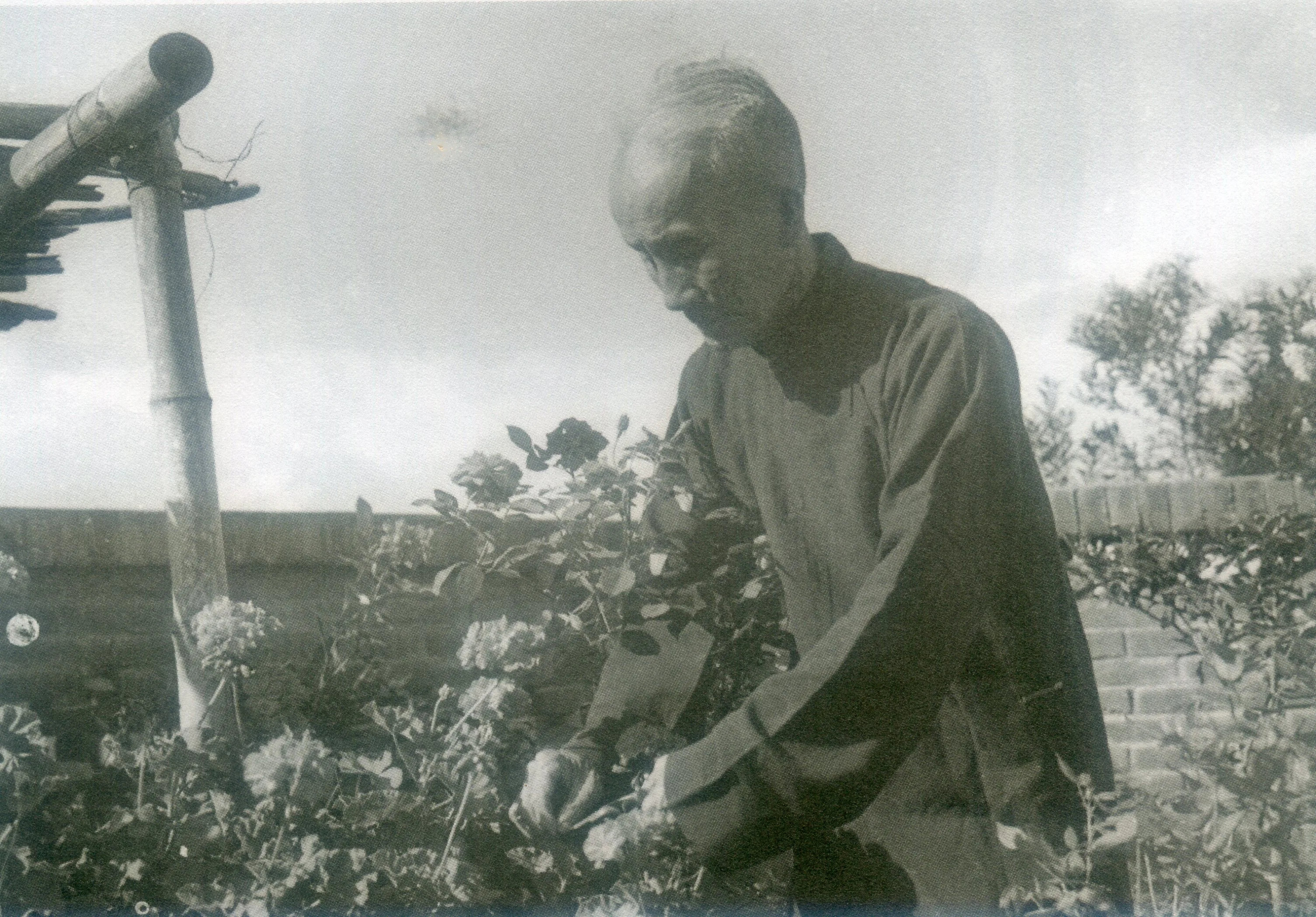 銅鑼田園詩人謝長海曾任栗社社長多年，80歲時賦詩懇辭，他的屘女謝文玖（謝霜天）亦是知名作家。謝其煚提供