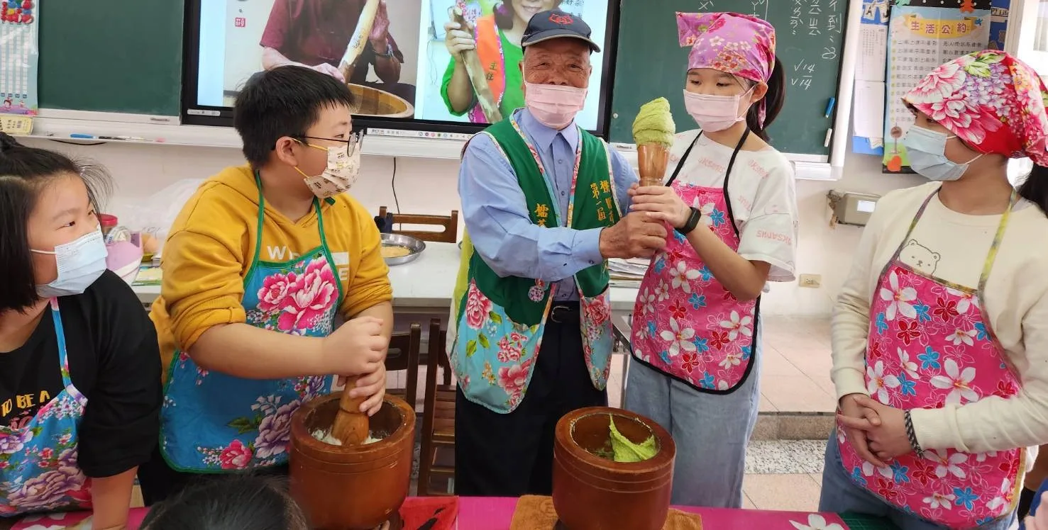 青色个粢粑像抹茶軟冰共樣。李秀鳳提供