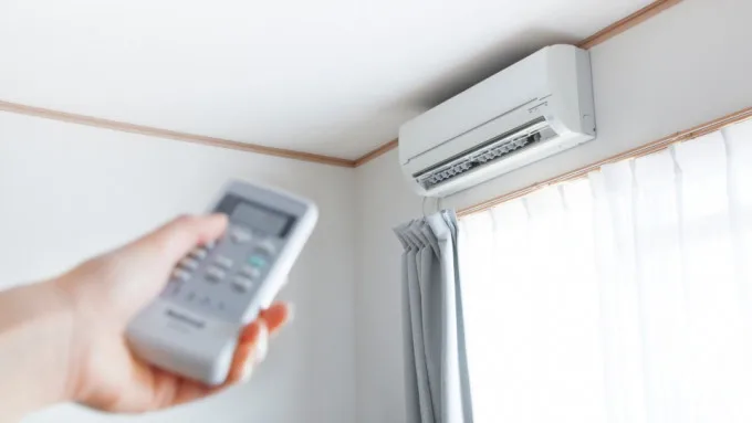 長期待冷氣房忘了補水　血液黏稠恐釀心血管疾病