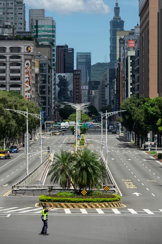 台北市中正區街道人車淨空。中央社