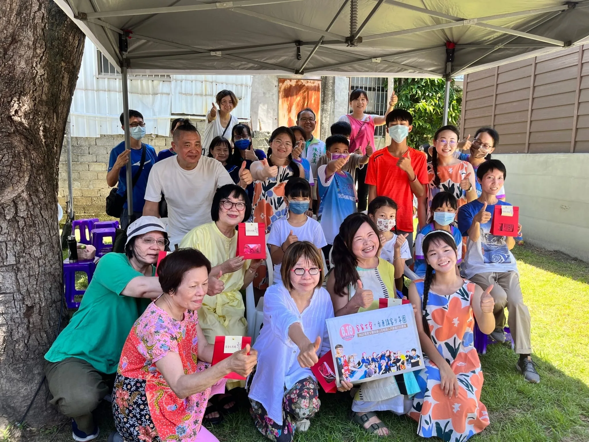 客家女聲與台東講客少年團於台東客家學堂展演。蕭宥提供