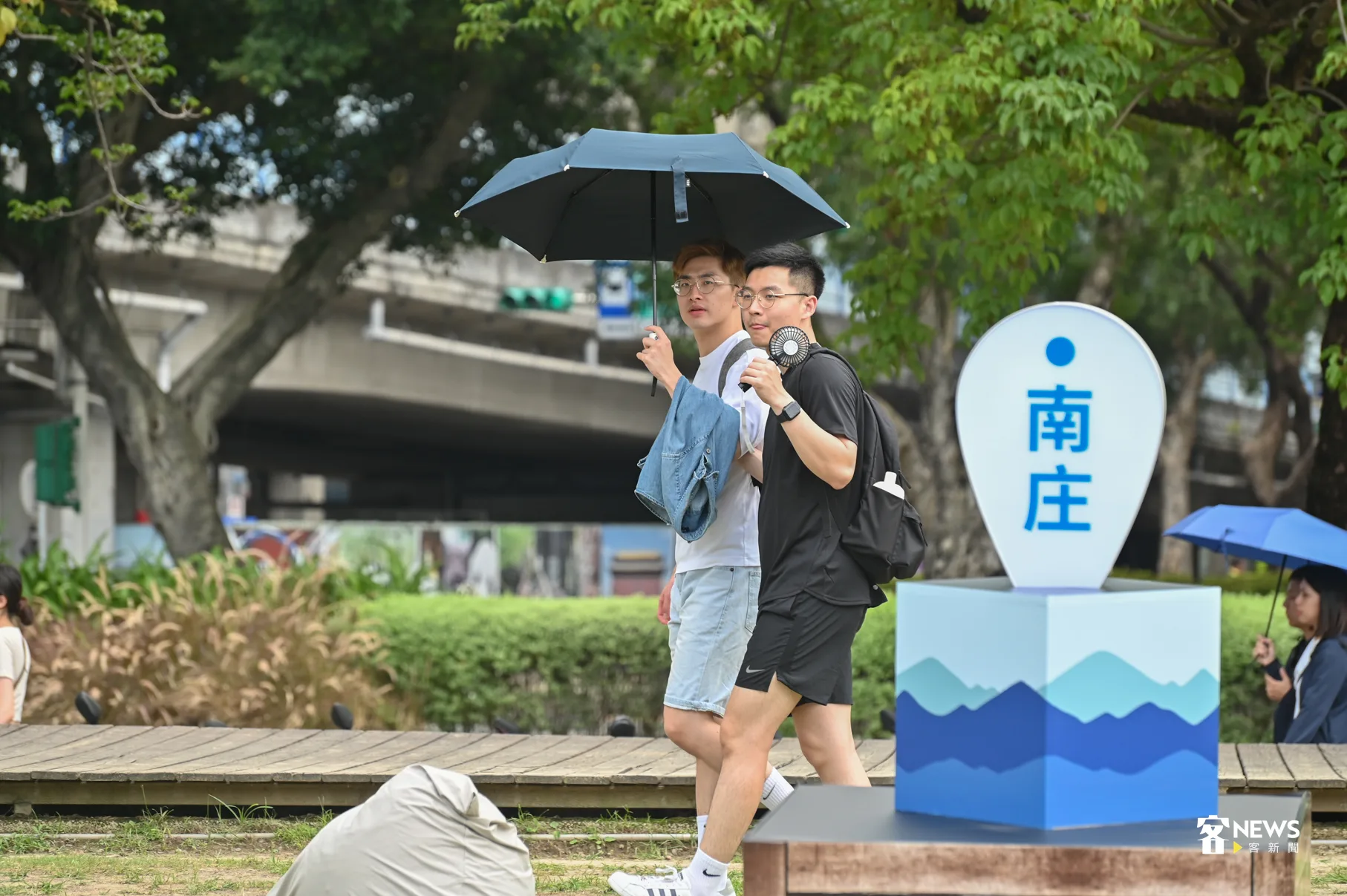 夏季炎熱高溫不曬傷　把握「避、擦、遮」防曬3要點