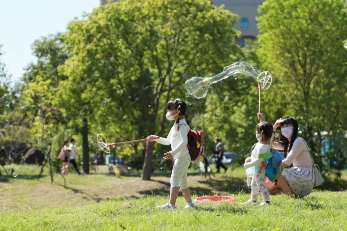 竹北東興圳獲2023國家卓越建設獎「最佳管理維護類」金質獎,各界擔心商辦大樓一旦成立,勢必因為緊鄰東興圳保護區,影響得來不易的乾淨水源。示意圖/新竹縣政府提供
