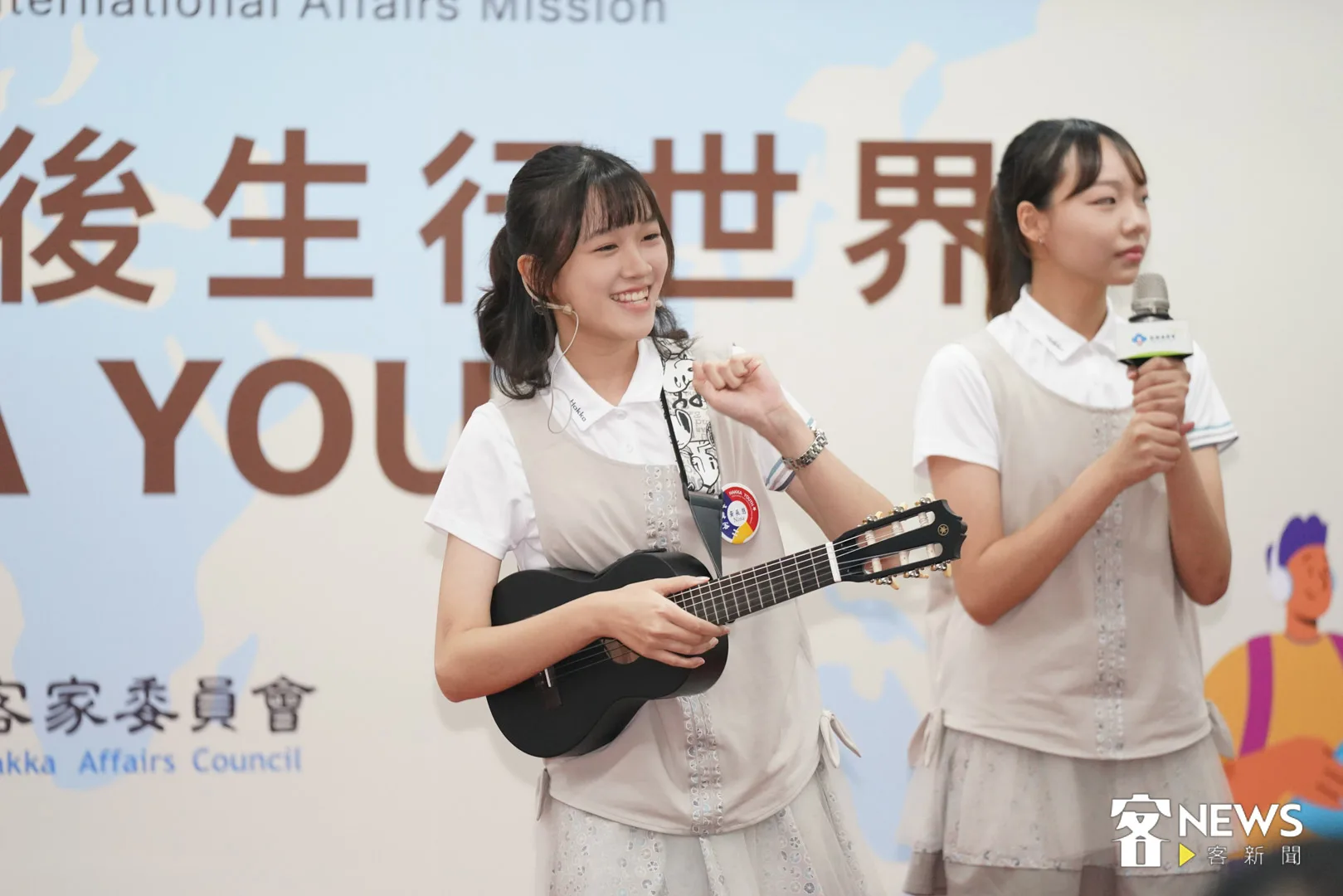學員自彈自唱，演出客語流行歌曲，抓住大家的耳朵。范修語攝