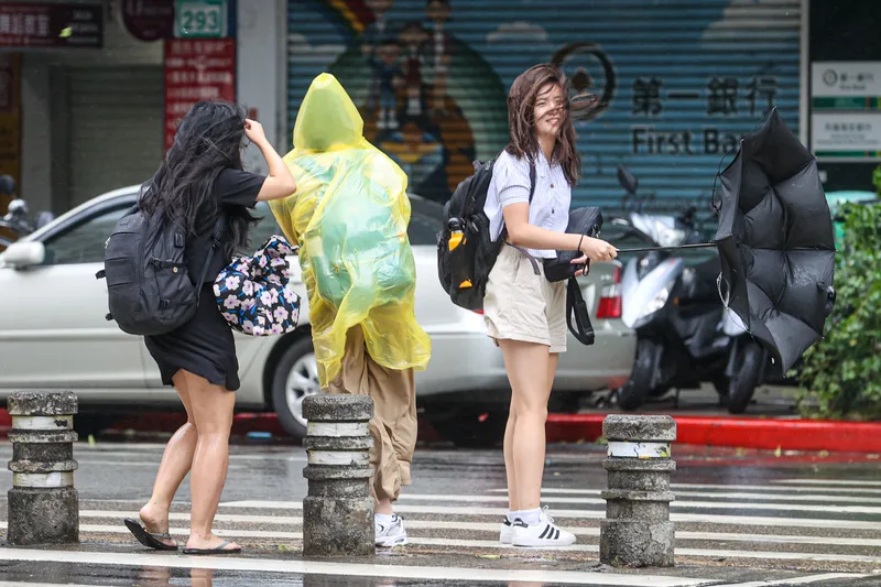 颱風卡努龜速慢行　深夜到4日凌晨最接近台灣
