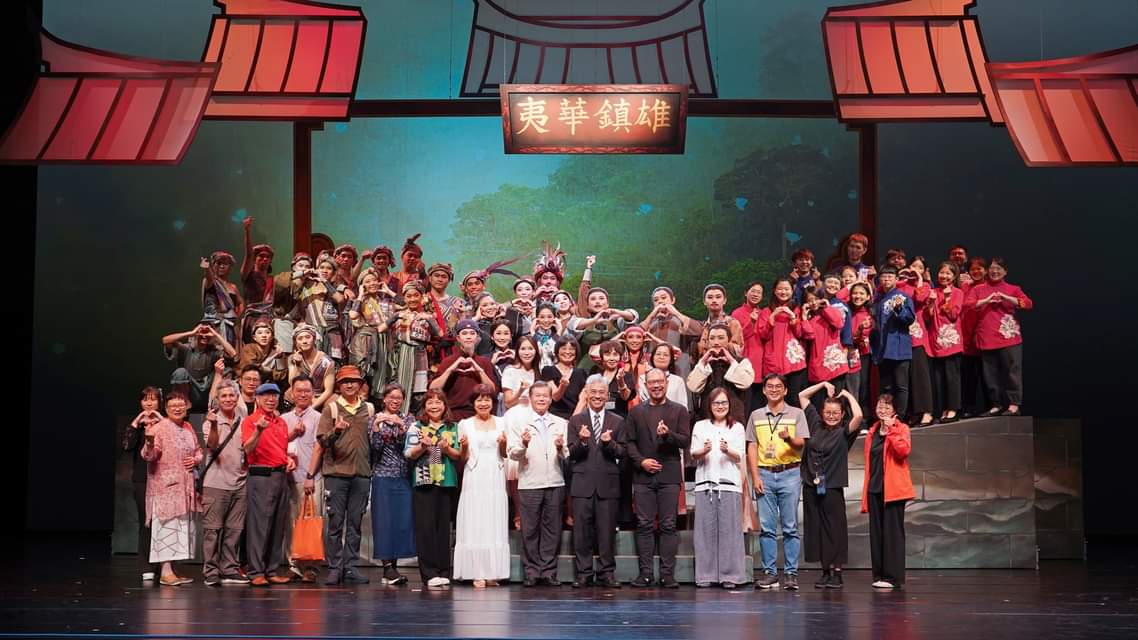 2023年榮興新戲「蘭芳傳」在高雄衛武營公演後謝幕。鄭榮興提供