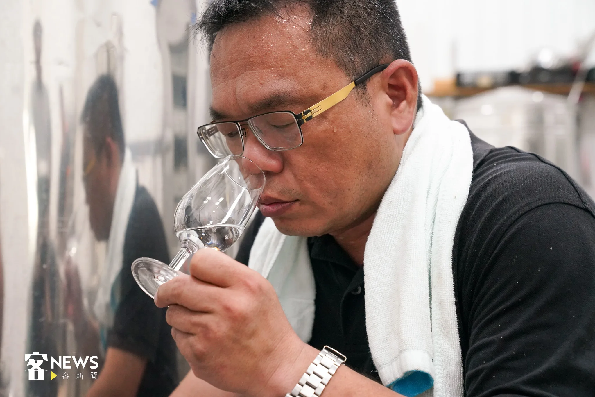 羅己能全心全力投入研發地瓜酒,他說只要他想做的事沒有做不到的。宋佩遙攝。