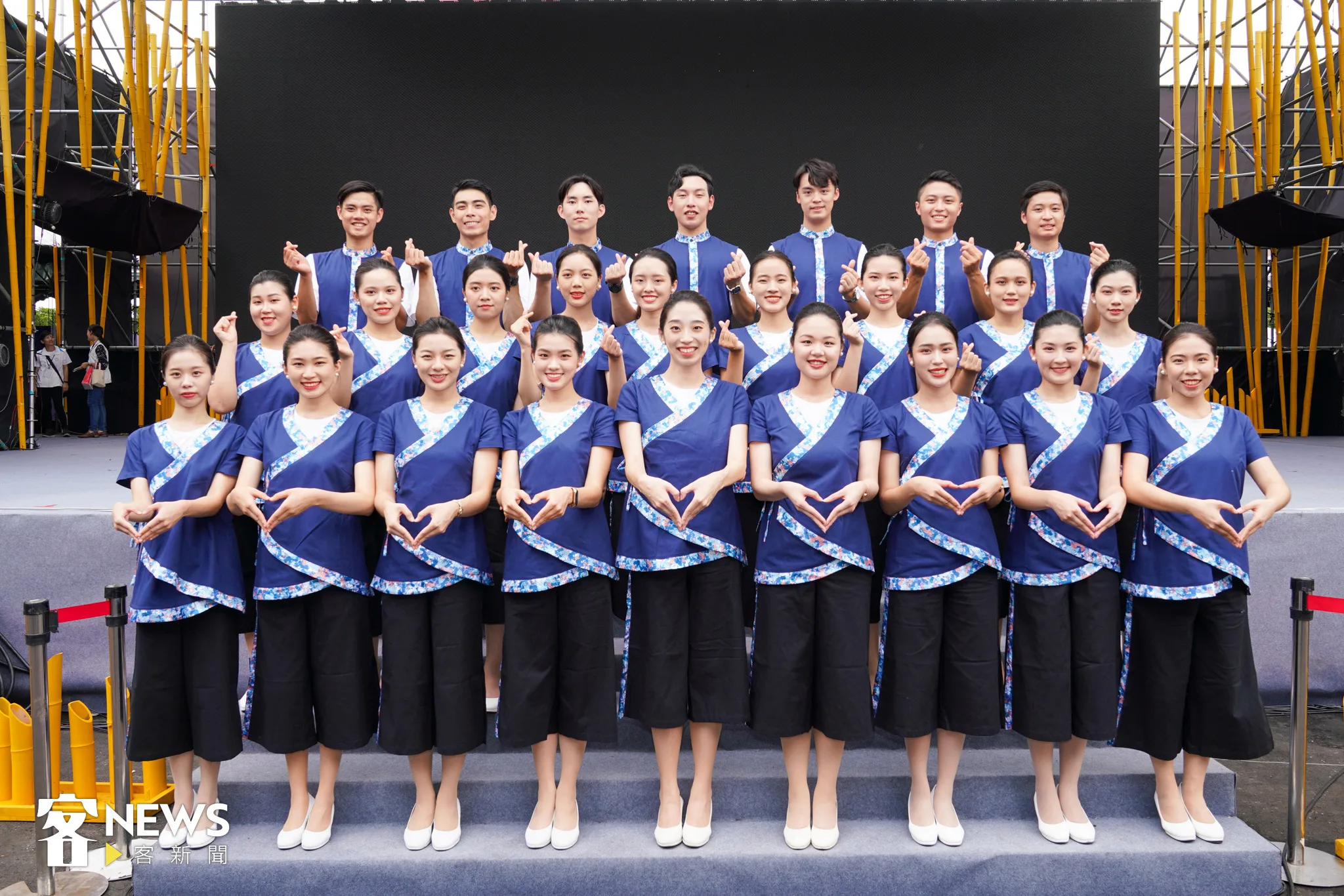 來自銘傳大學的禮賓接待人員,其學校學生擔任過國慶大典禮賓人員。宋佩遙攝。