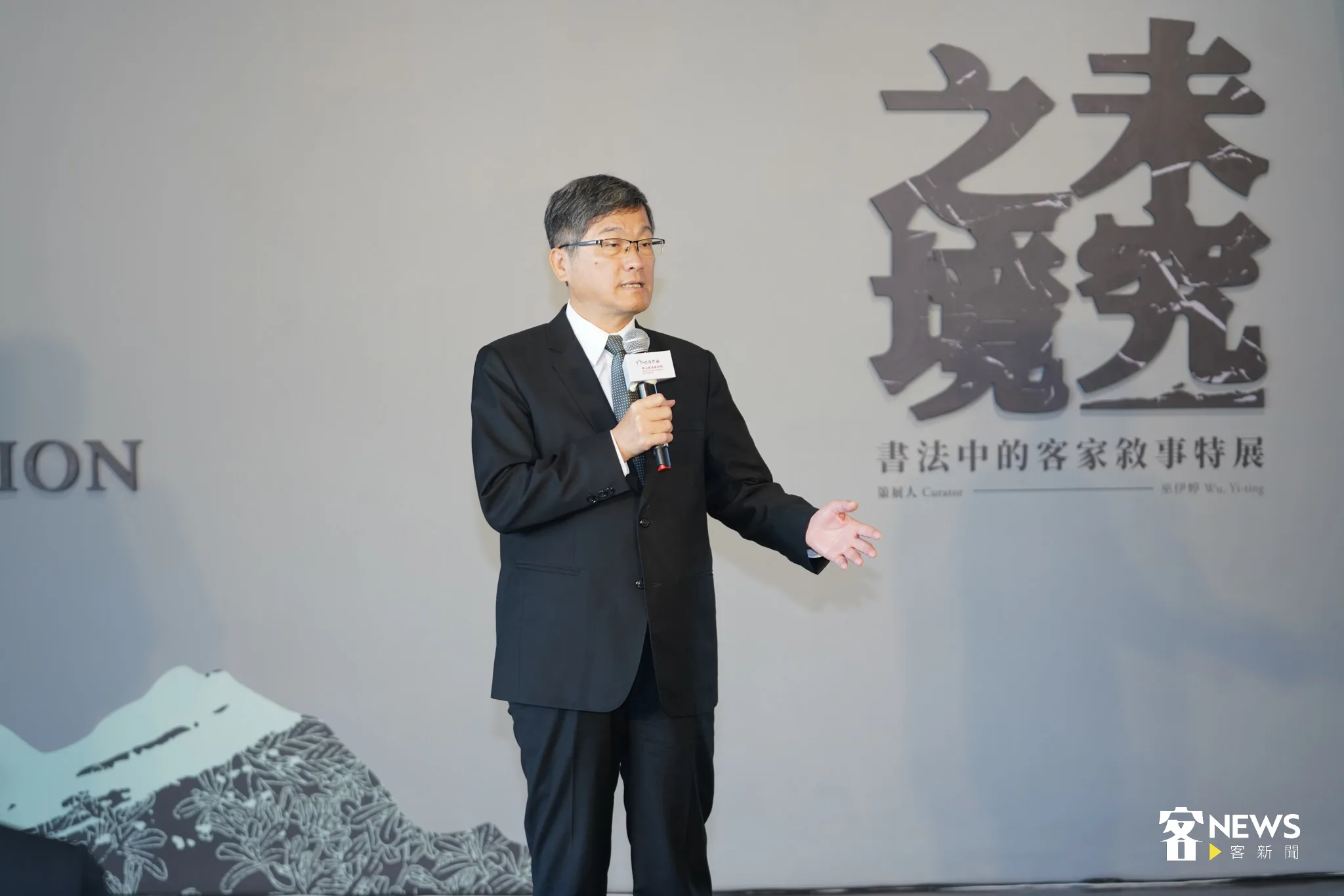 客委會主委楊長鎮表示從書藝中看見客家人如何面對不同時代的處境,以及台灣豐沛的多元文化。洪俊傑攝