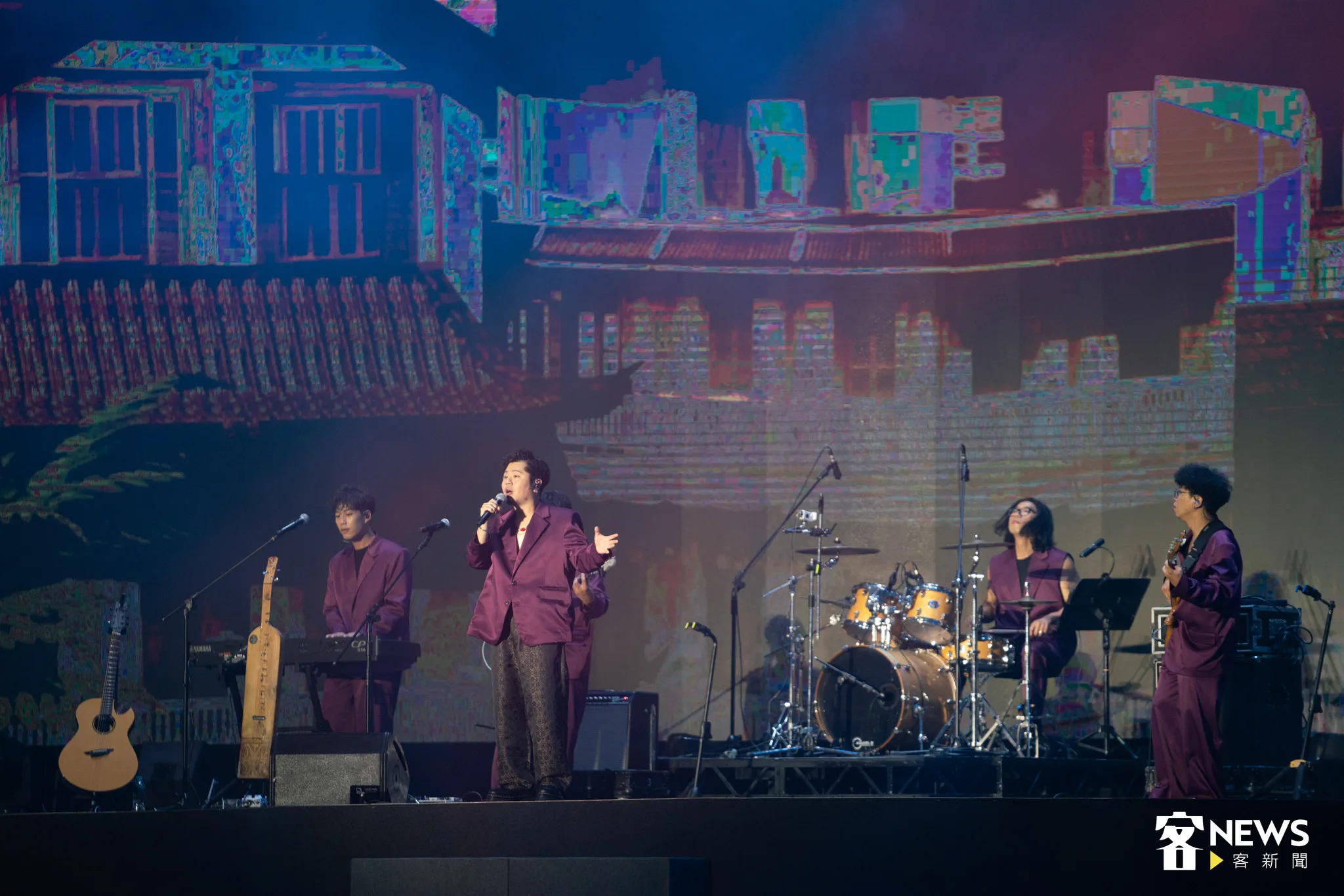 金曲客家樂團黃子軒與山平快為晚會揭開序幕。范修語攝