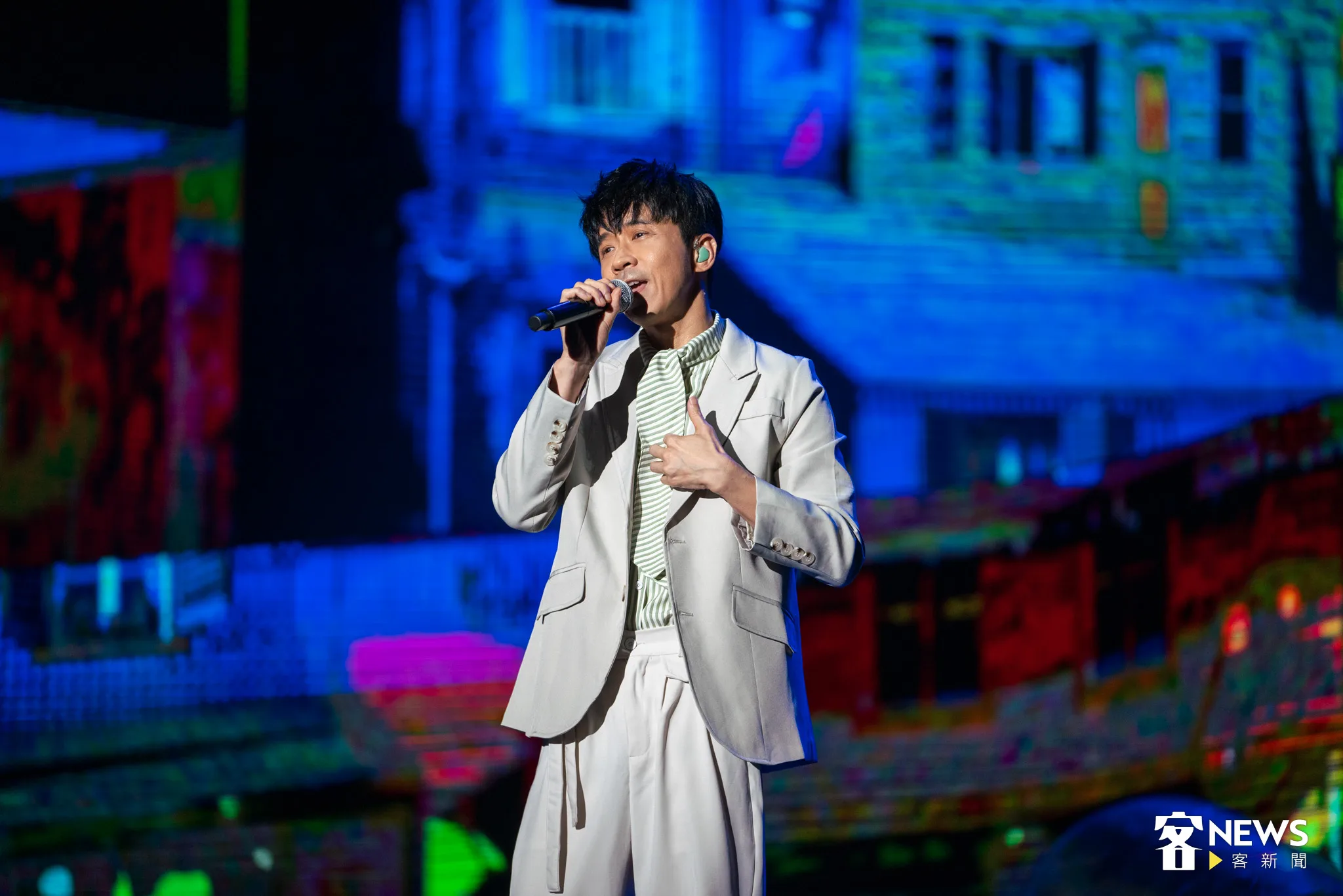 馬來西亞歌手光良演唱客語版〈童話〉與〈天堂〉,勾起粉絲滿滿回憶。范修語攝