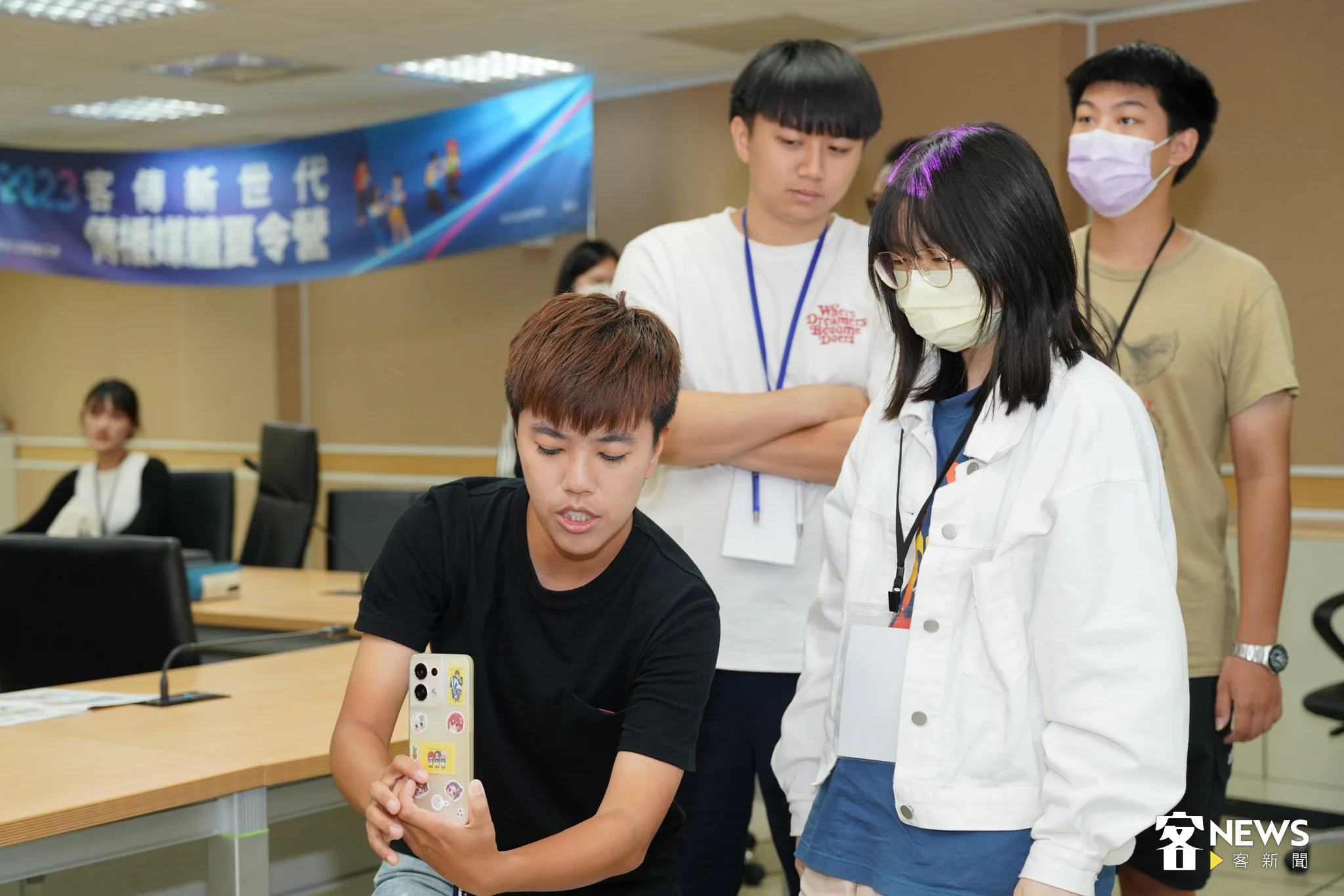 Fish老師示範如何拍攝。范修語攝