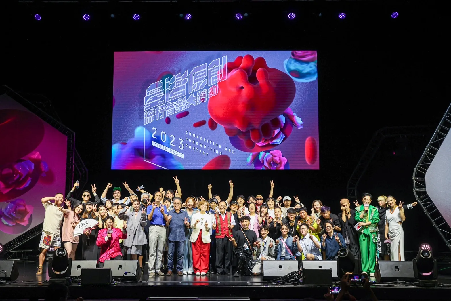 2023年臺灣原創流行音樂大獎頒獎典禮後，全體合影。客委會提供