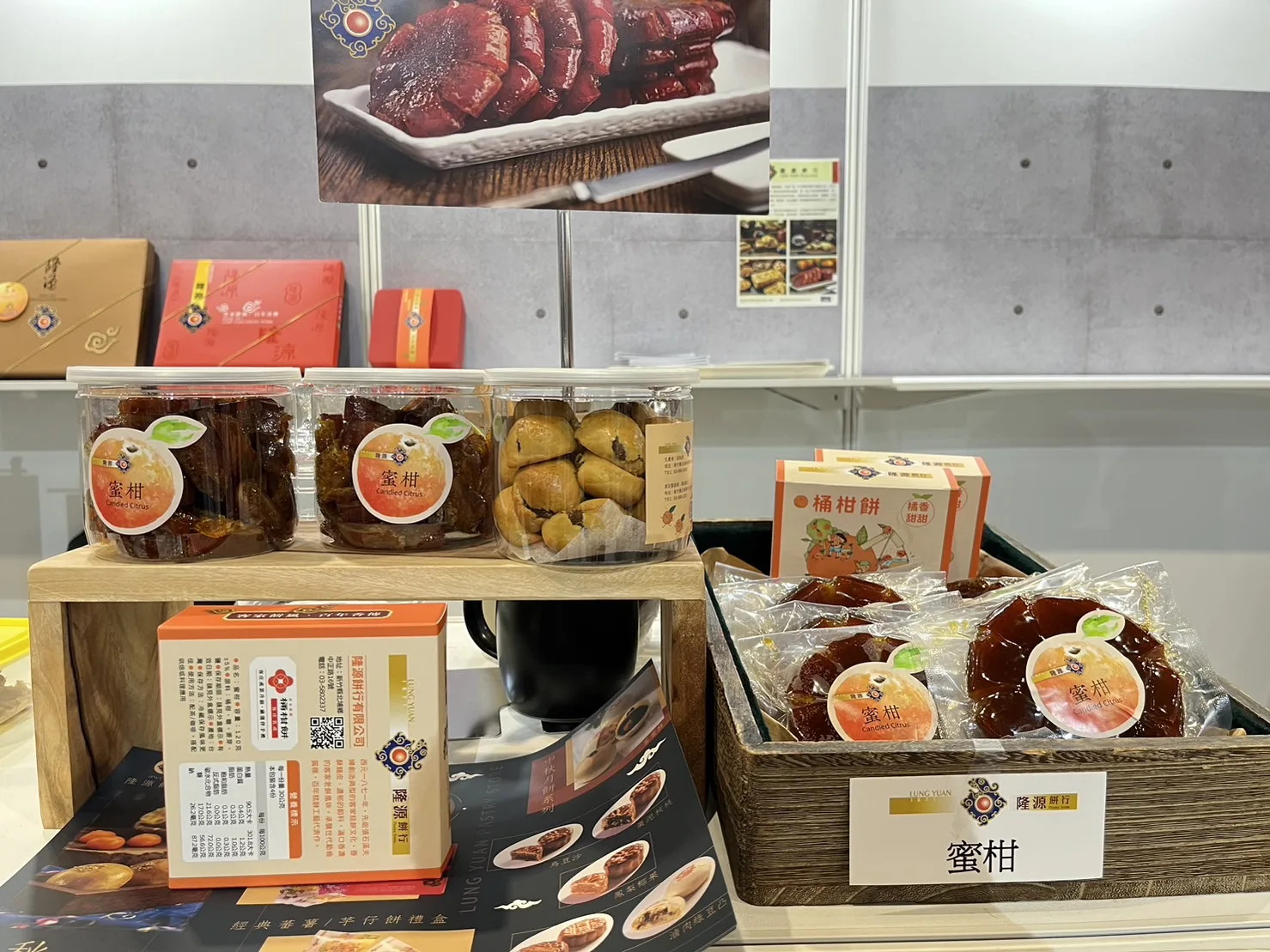客家主題館內，隆源餅行也推出多種店內熱賣的經典商品。蘇佑昇攝