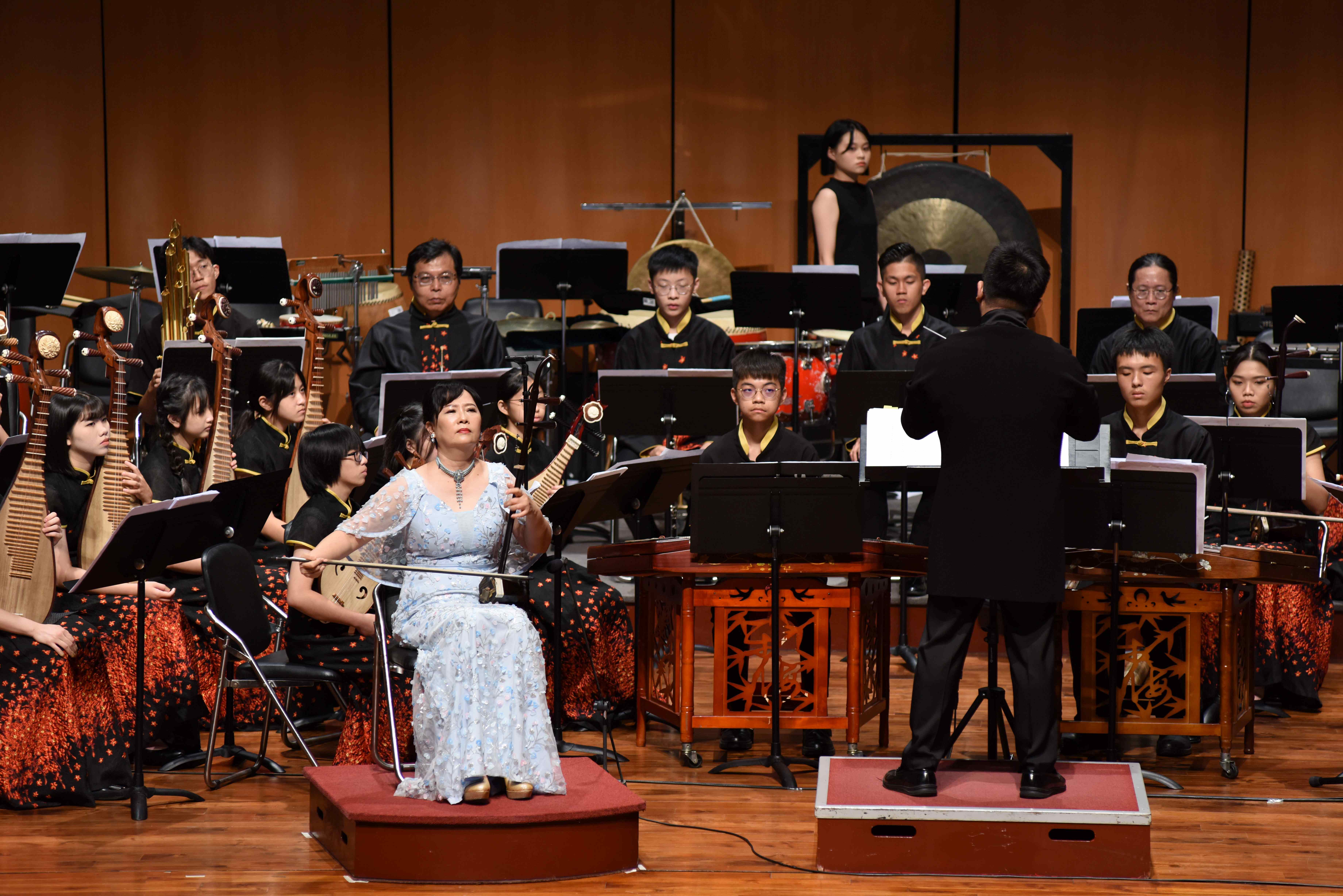 二胡主演彭苙榳演奏《初心》，期望大家都能找回初心在未來的道路上不再迷惘。台中客委會提供