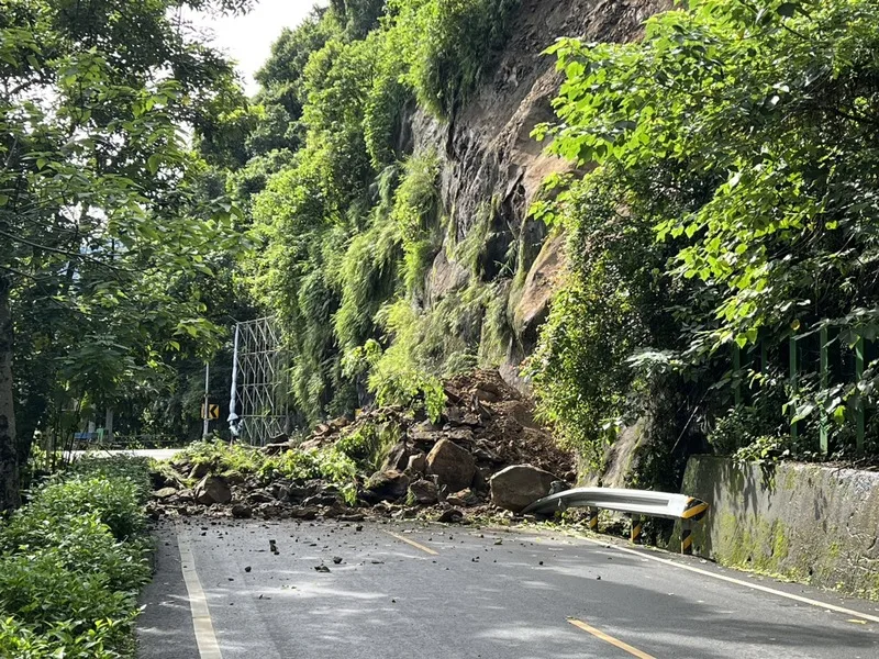 台3線331公里大埔段落石　目前單線通車
