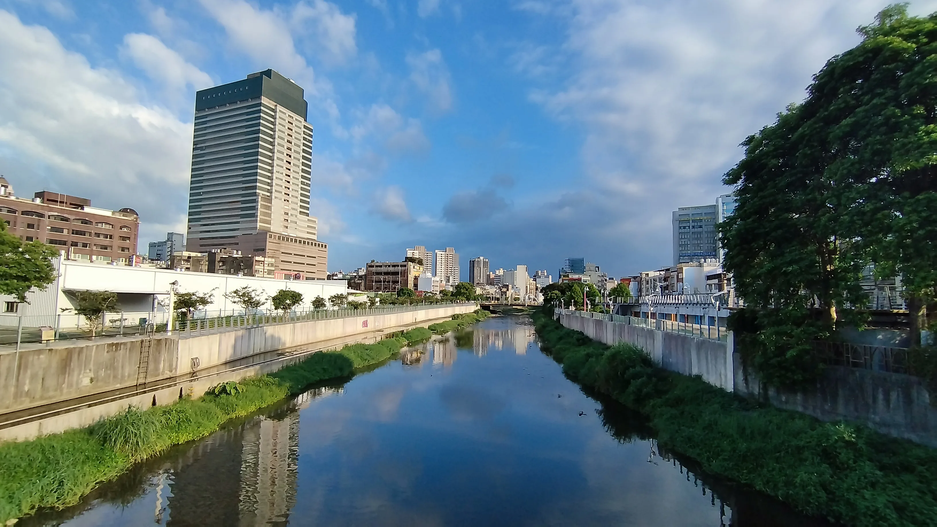 經過當多年个整理、水質改善摎四圍環境美化个工程，老街溪這下既經係市區最大个休閒空間。鍾孝昇提供