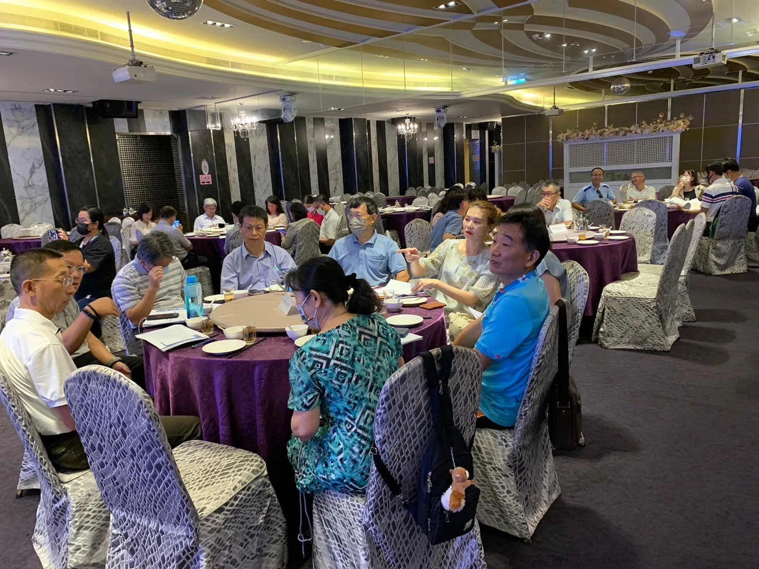 與會校長熱烈討論互動。臺中市政府提供