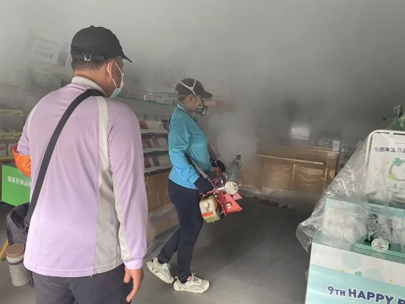 臺南市政府進行登革熱消毒。臺南市環保局提供