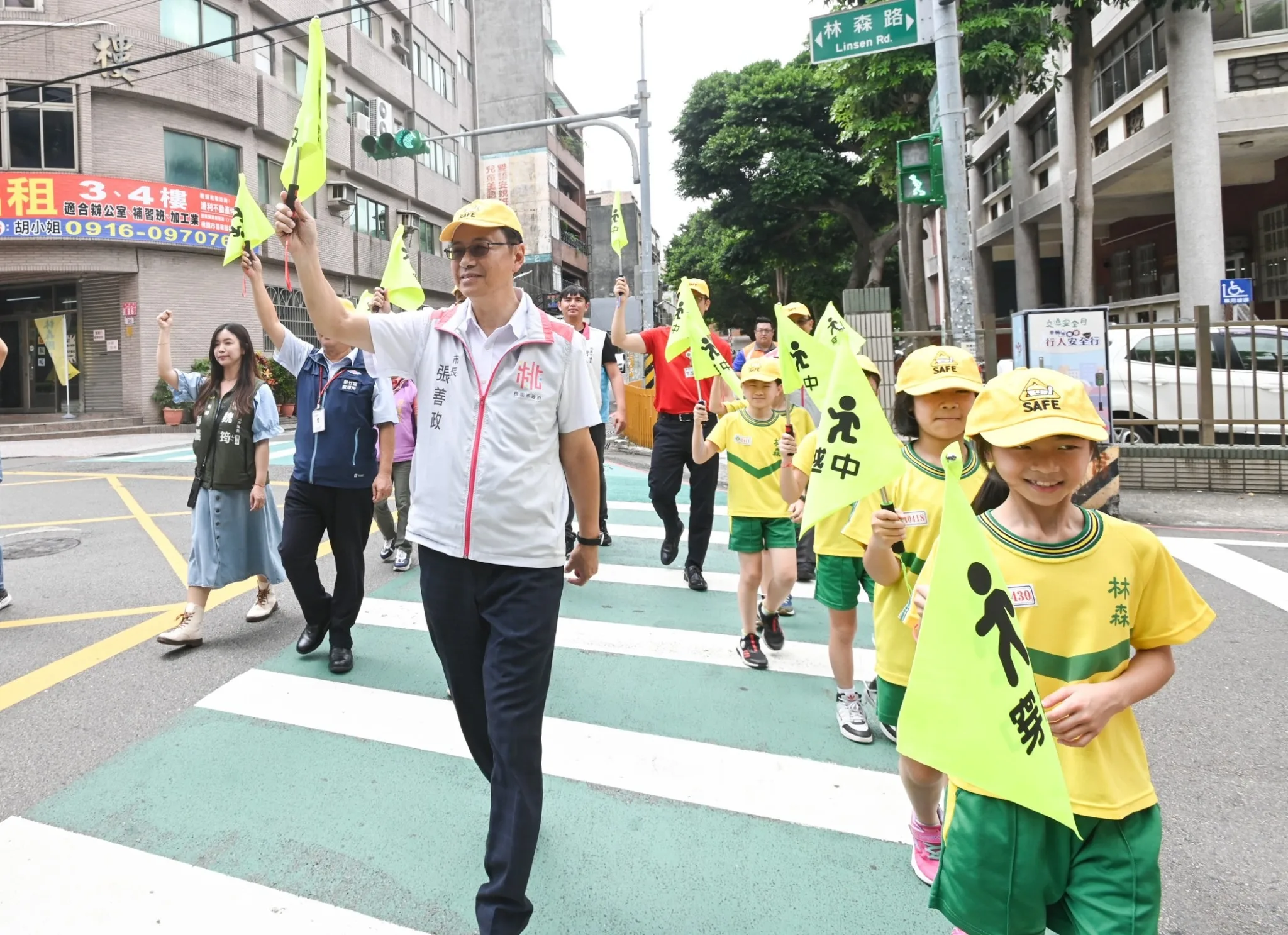 9月交通安全宣導月　桃園首創推「小黃旗過馬路」
