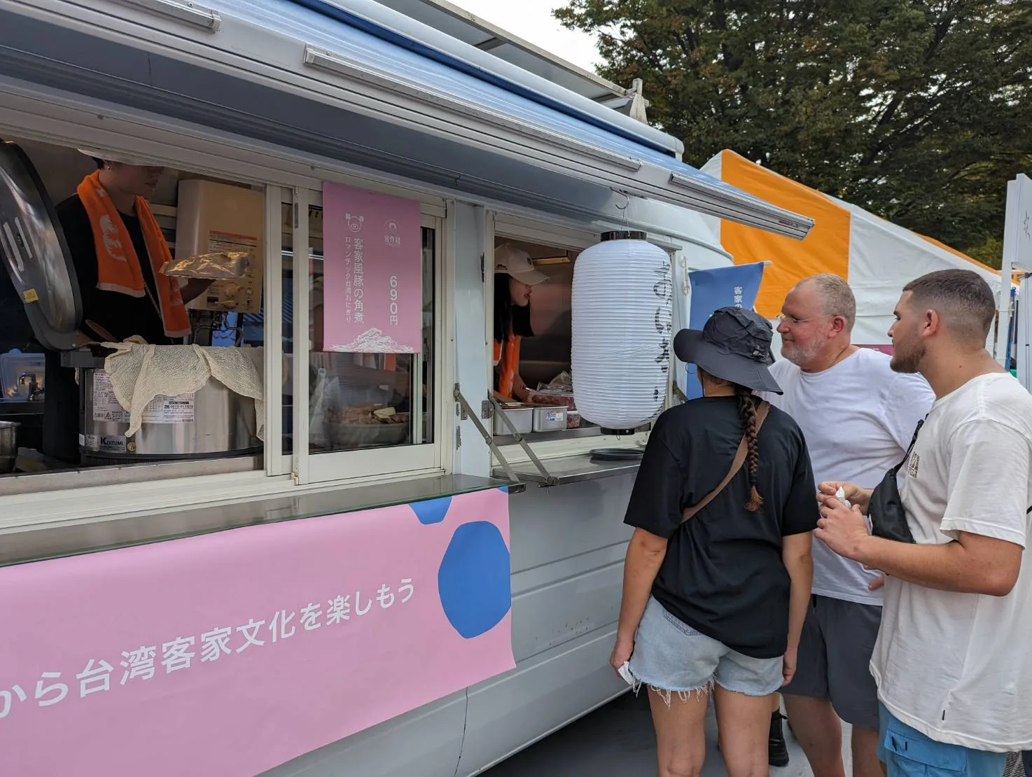 不只日本民眾,許多外國旅客也對浪漫台三線藝術季相當感興趣。浪漫台三線藝術季團隊提供