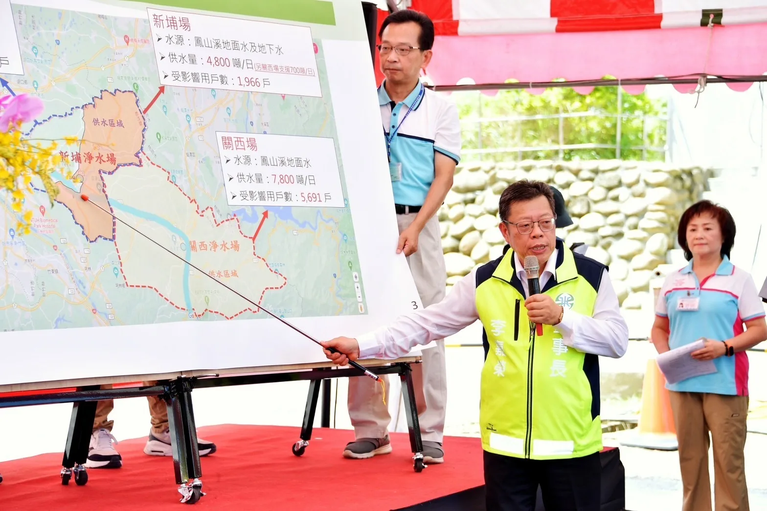 自來水公司董事長李嘉榮作簡報。行政院提供