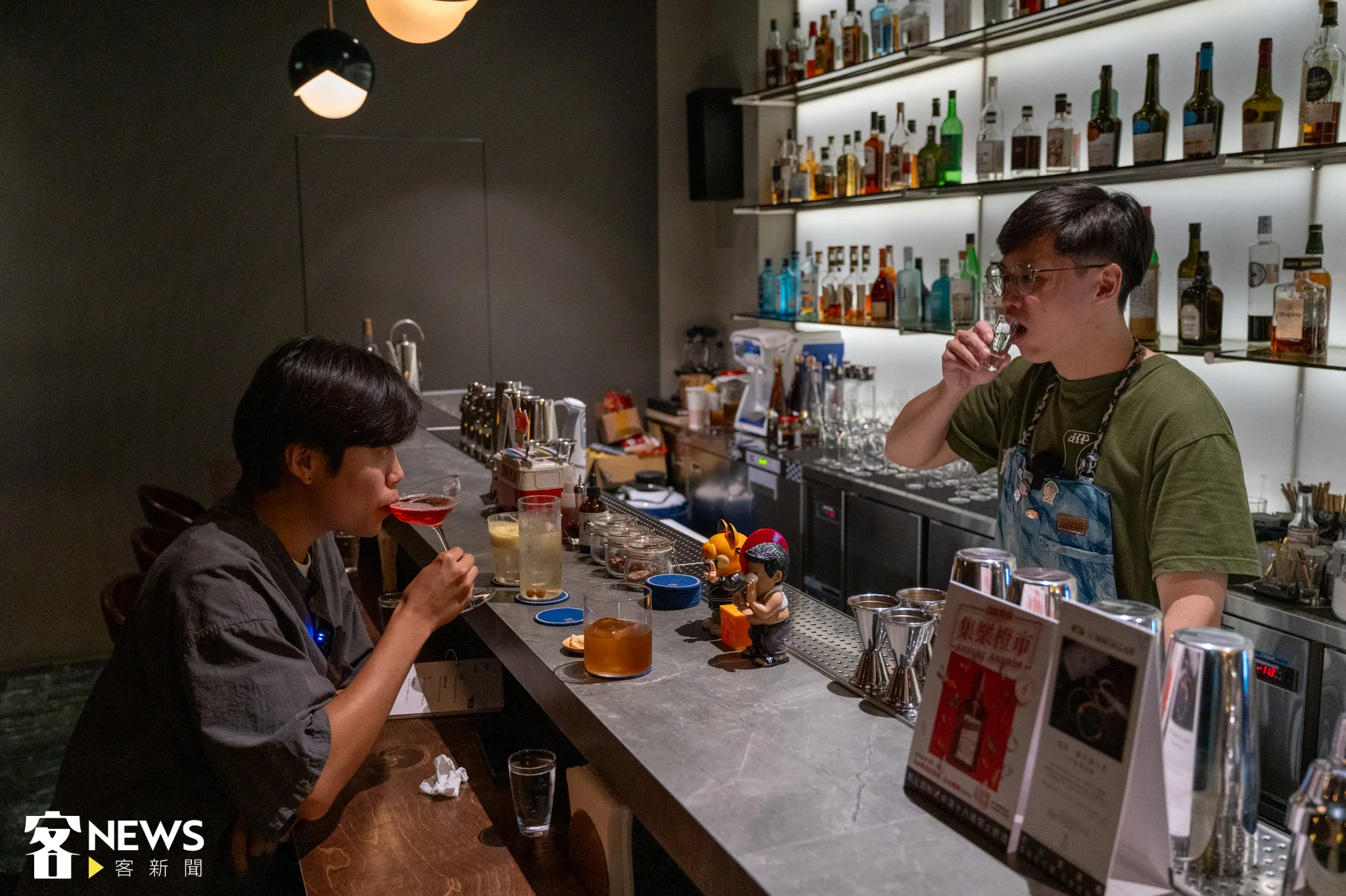 Bar dIP店長Allen向《客新聞》說明：「怕客人看到梅乾菜，會有過多的聯想而不敢點，所以把梅乾菜做成最簡約的版本。」張凱清攝