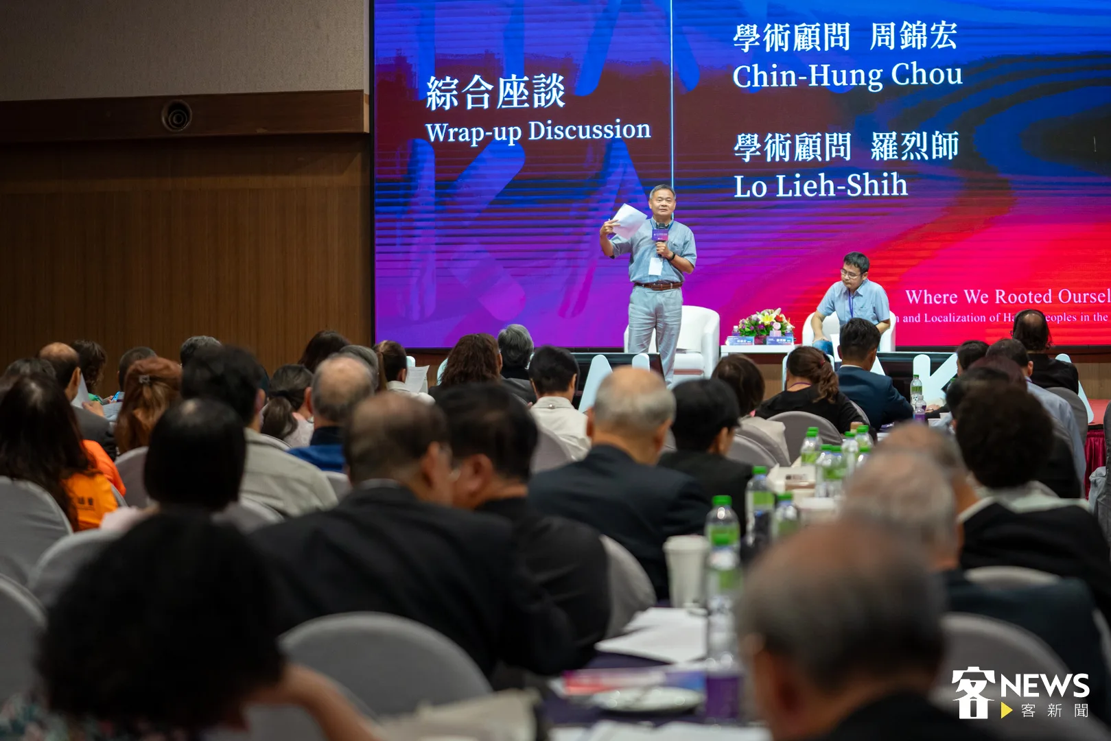 2023全球客家文化會議來賓與專家學者在座談會共同討論會議宣言。范修語攝