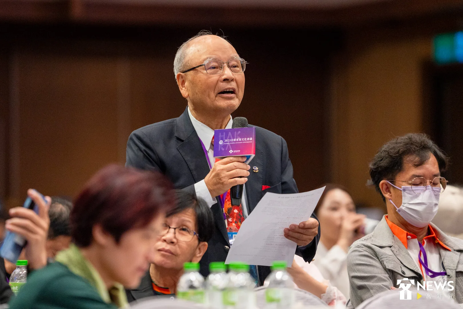 2023全球客家文化會議來賓與專家學者在座談會共同討論會議宣言。范修語攝