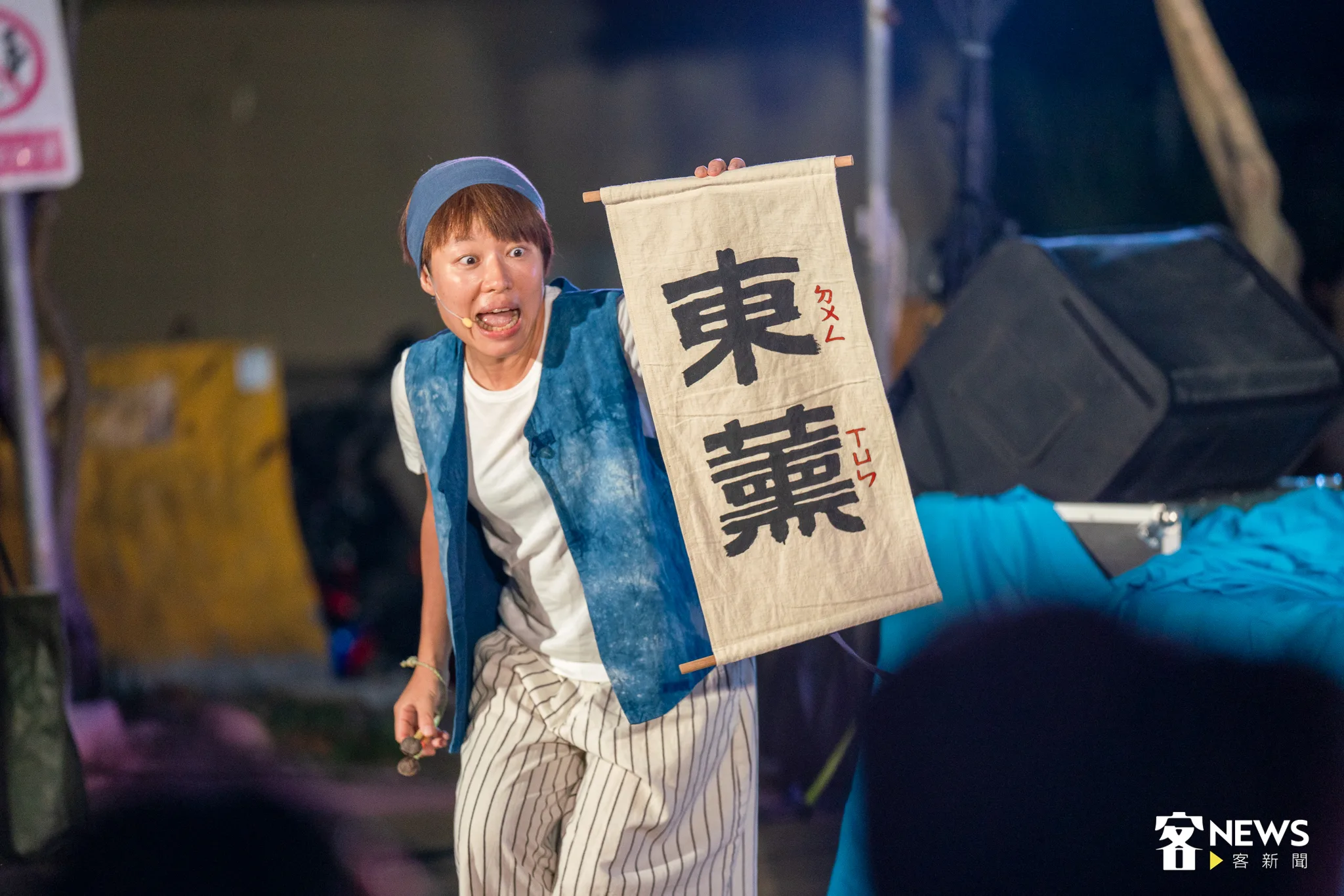 從事舞台技術工作多年的鄒雅荃說：「每次拆台看見很多佈景拆掉後被清運，這不是我想要的！」李台源攝